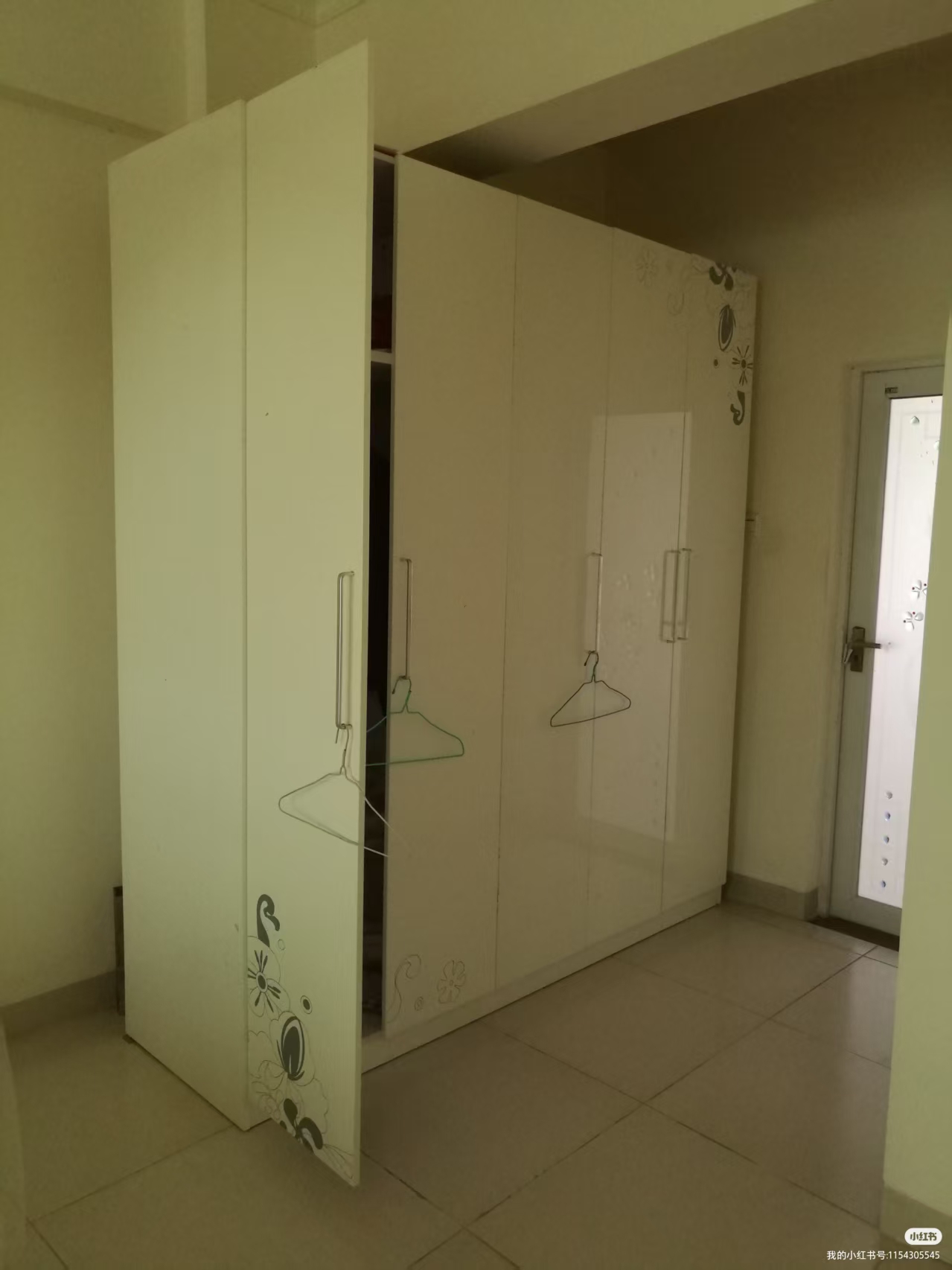 青云公寓 4室2厅2卫 120.0万 青云公寓 4室2厅2卫 120.0万客厅