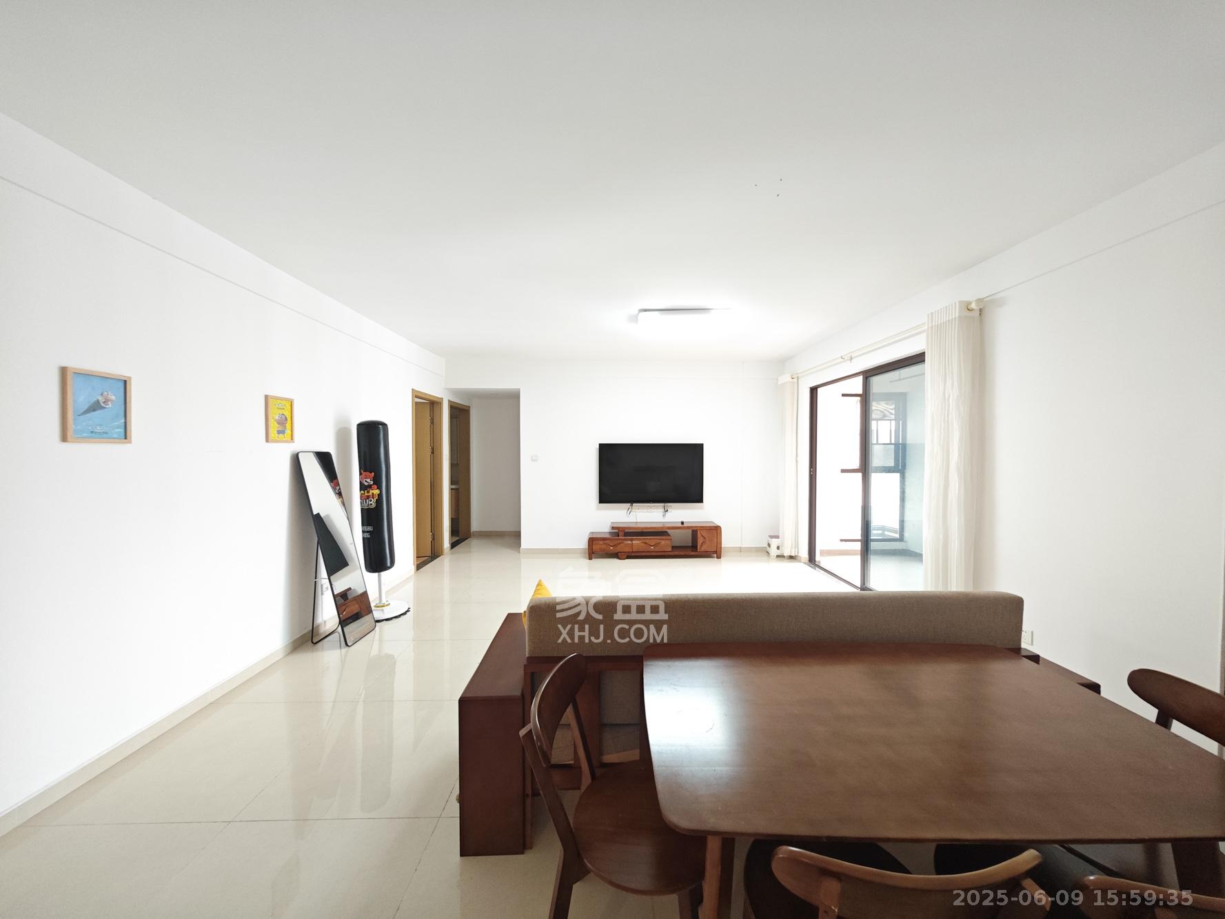 合能枫丹丽舍(柏悦名苑) 3室2厅2卫 130.0万 合能枫丹丽舍(柏悦名苑) 3室2厅2卫 130.0万客厅