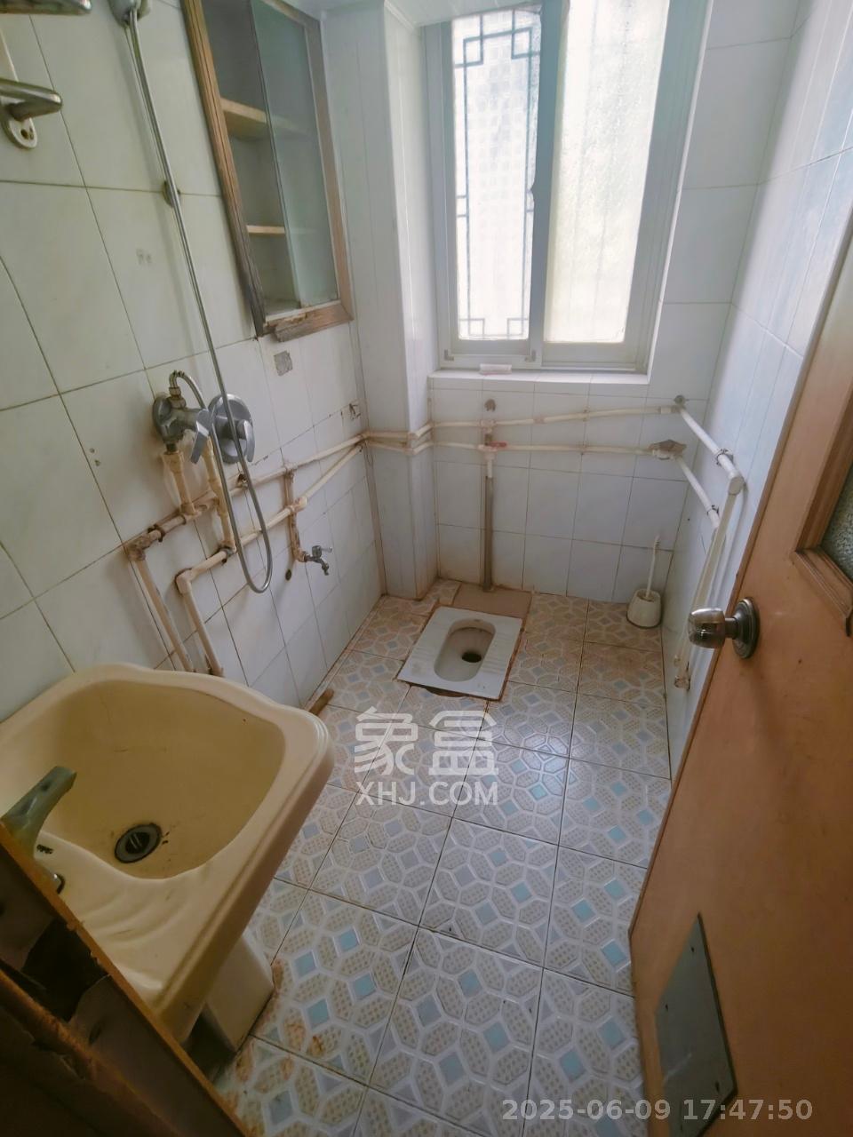 湘雅医学院(湘雅附一北院) 3室2厅1卫 2400.0元/月 湘雅医学院(湘雅附一北院) 3室2厅1卫 2400.0元/月室内图