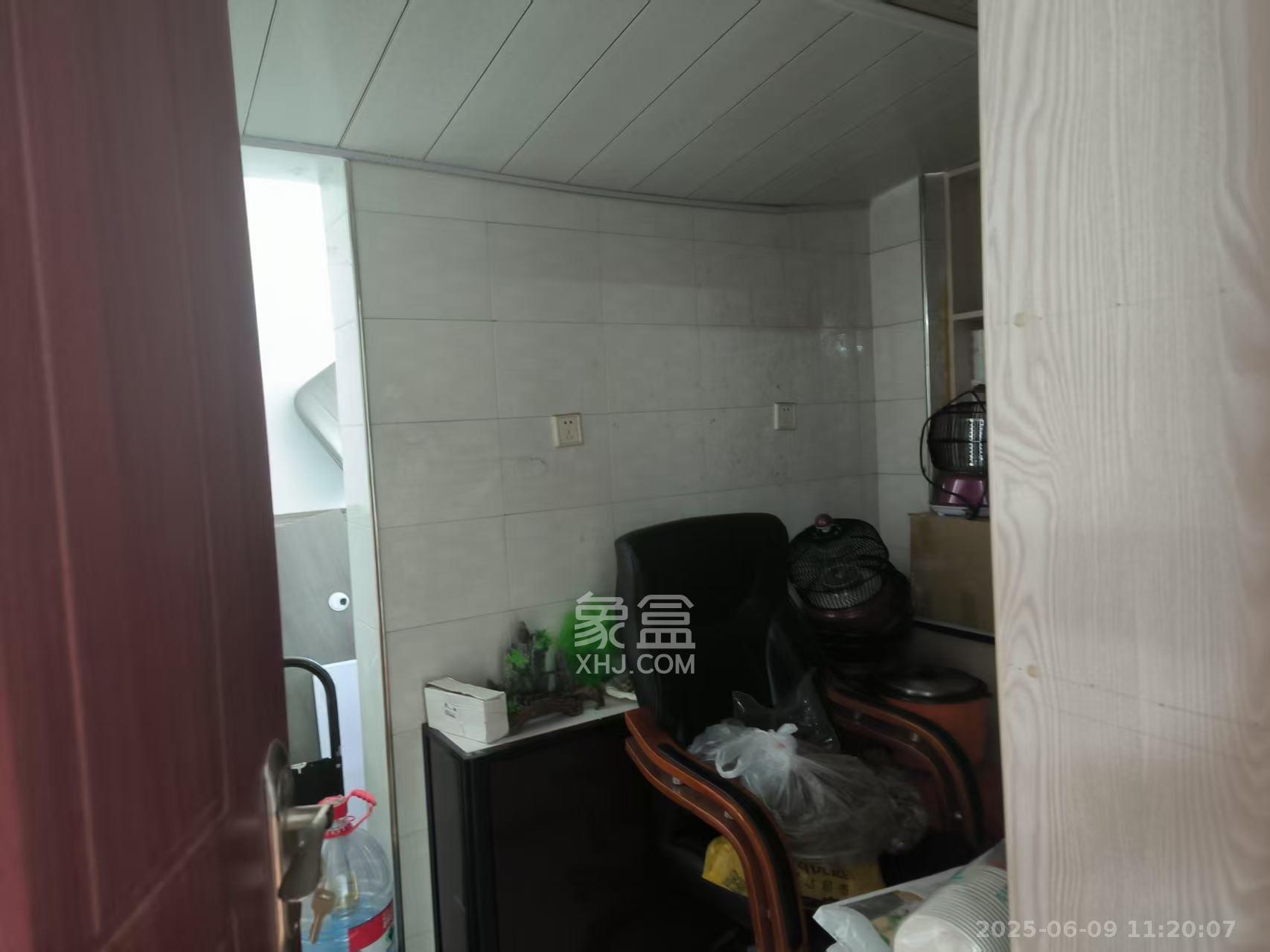 高桥现代商贸城 3室2厅2卫 2300.0元/月 高桥现代商贸城 3室2厅2卫 2300.0元/月室内图