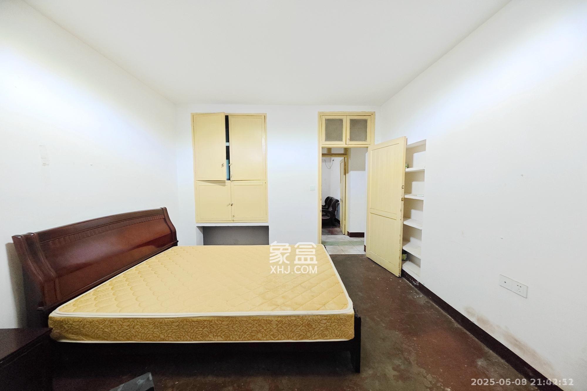 牛角塘社区  4室2厅1卫   1700.00元/月室内图