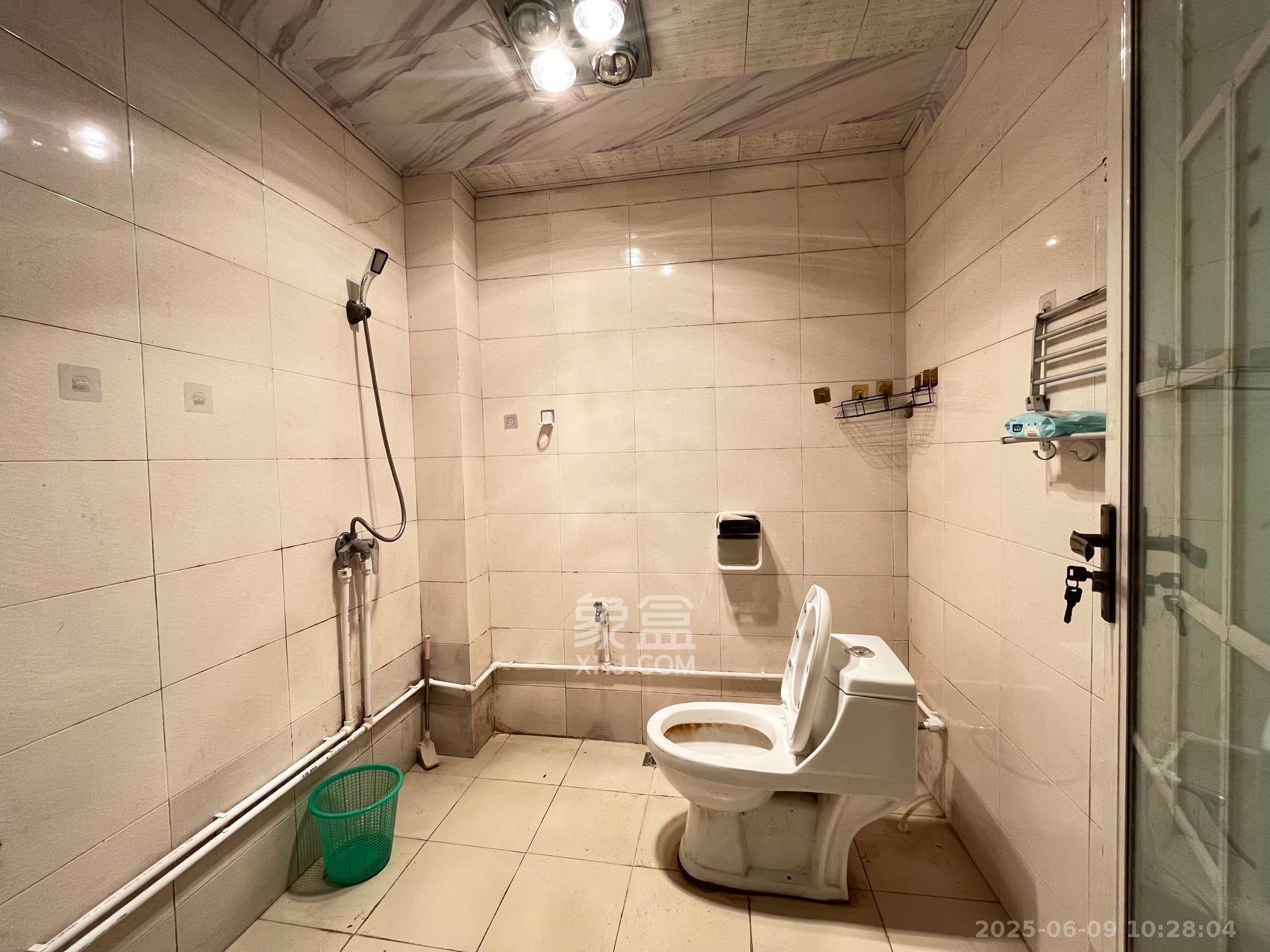 恩瑞麓山名园(龙王港小区) 3室2厅2卫 2000.0元/月 恩瑞麓山名园(龙王港小区) 3室2厅2卫 2000.0元/月室内图