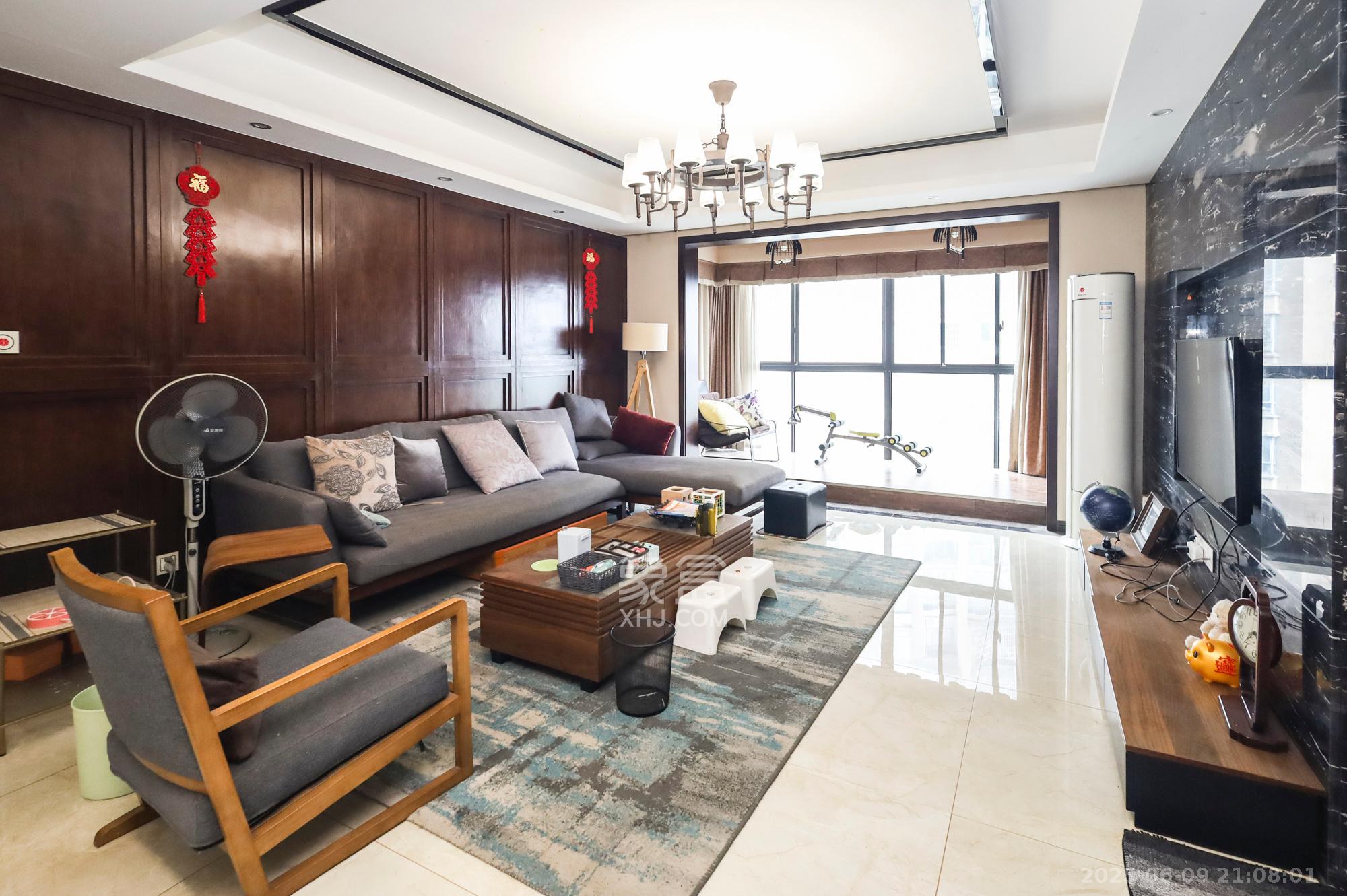 秀峰景园(领秀峰) 3室2厅2卫 110.0万 秀峰景园(领秀峰) 3室2厅2卫 110.0万客厅