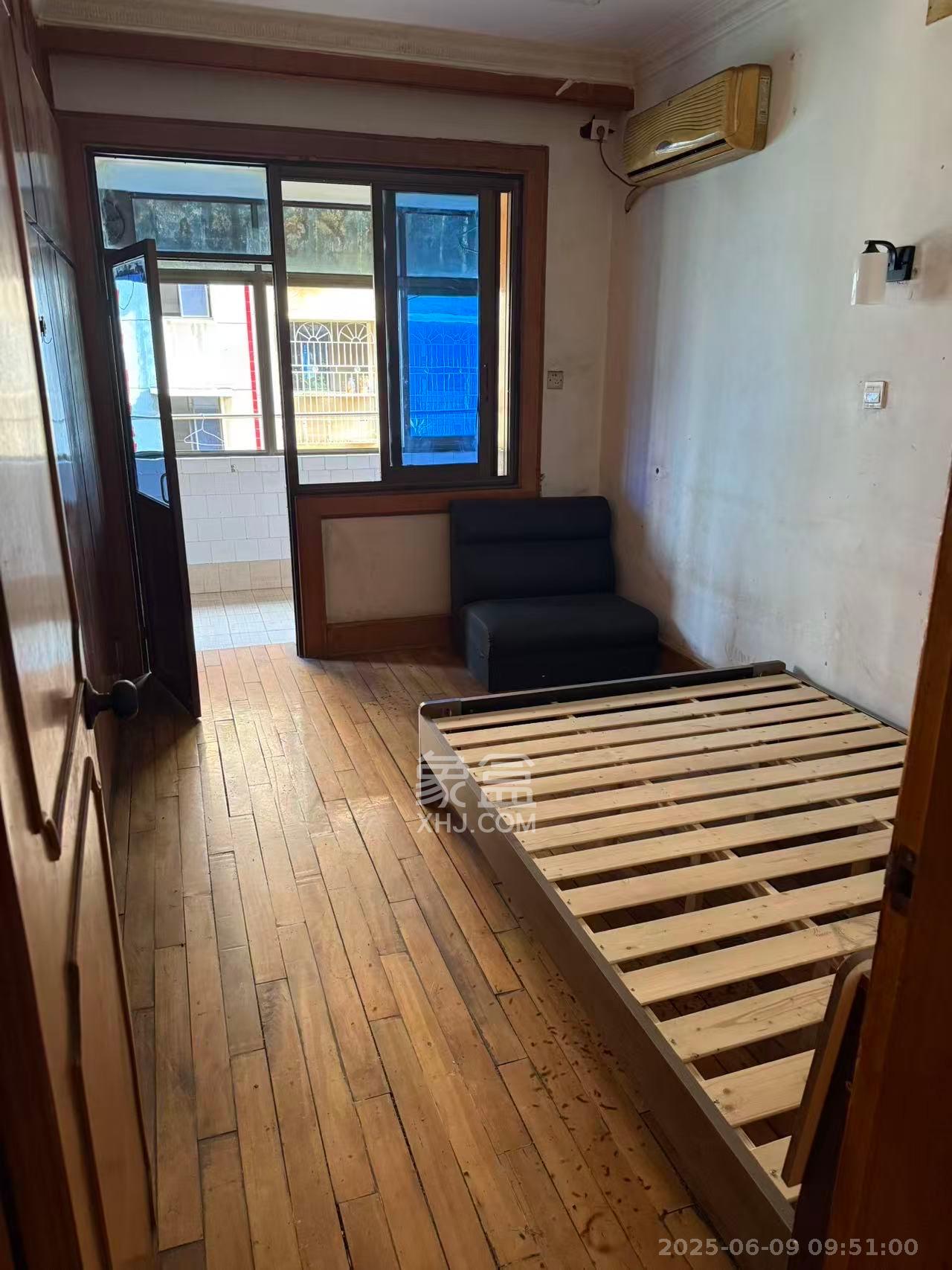 路桥宿舍 2室1厅1卫 1300.0元/月 路桥宿舍 2室1厅1卫 1300.0元/月室内图