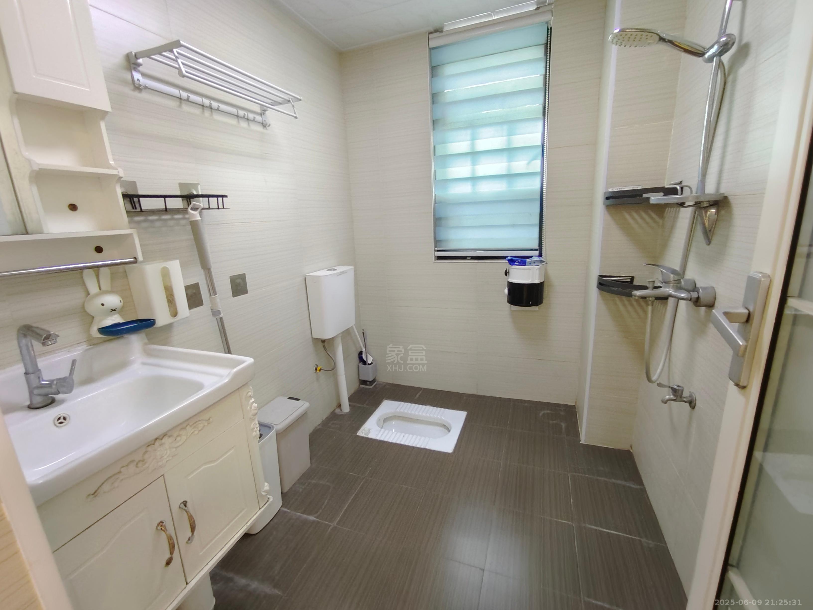 流金岁月-华晨国际 2室2厅1卫 2300.0元/月 流金岁月-华晨国际 2室2厅1卫 2300.0元/月室内图