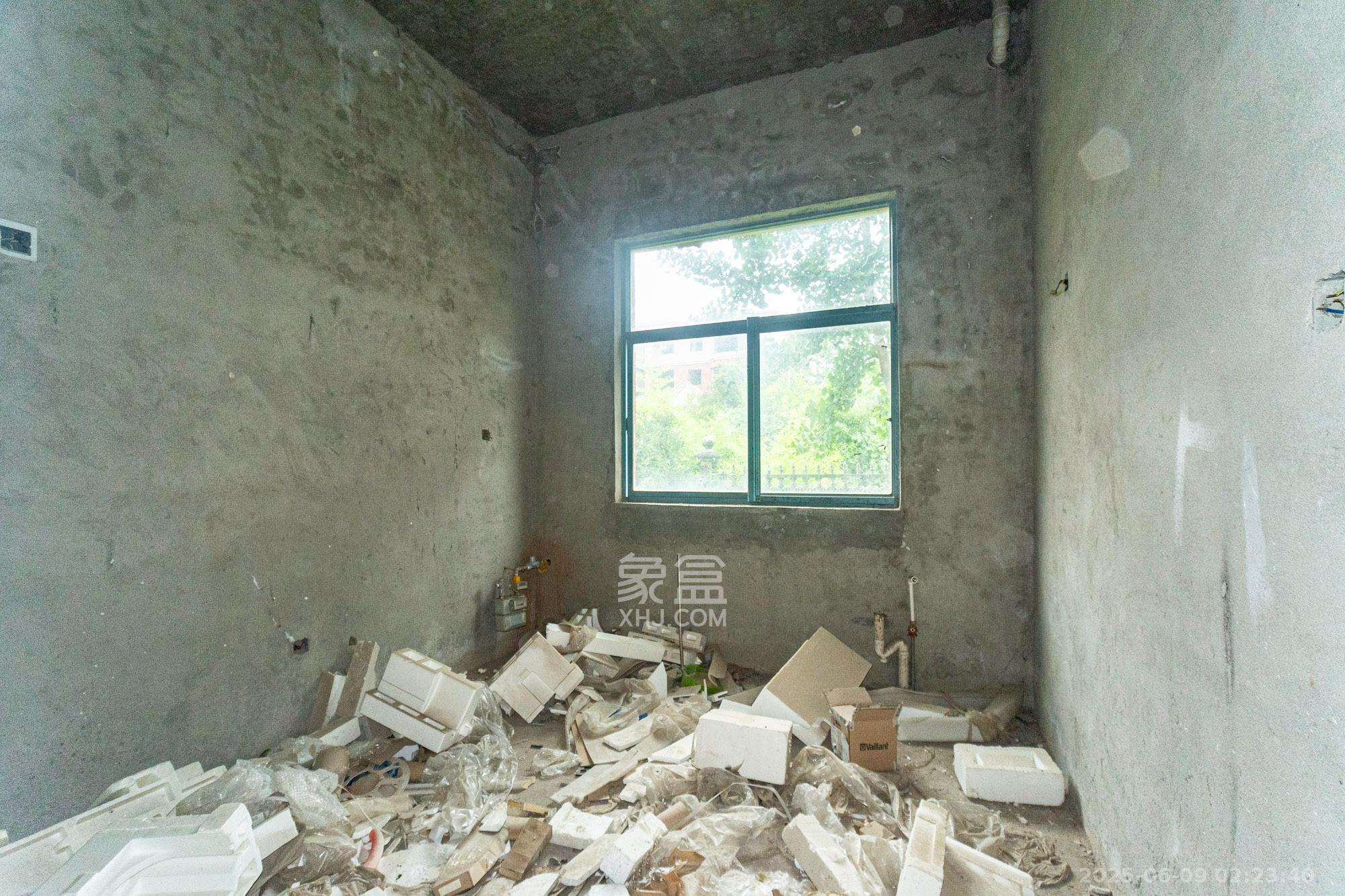 湘龙家园  6室2厅3卫    528.0万 湘龙家园  6室2厅3卫    528.0万卧室