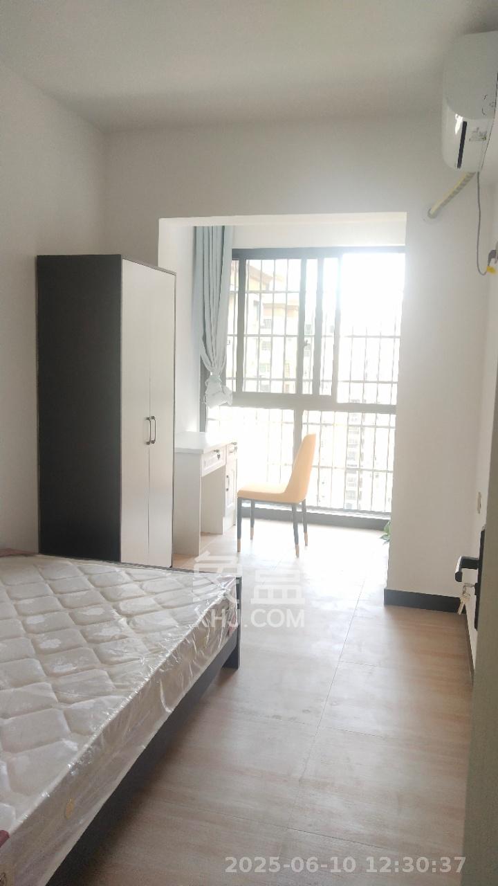 鑫天格林香山  3室2厅2卫   1800.00元/月室内图