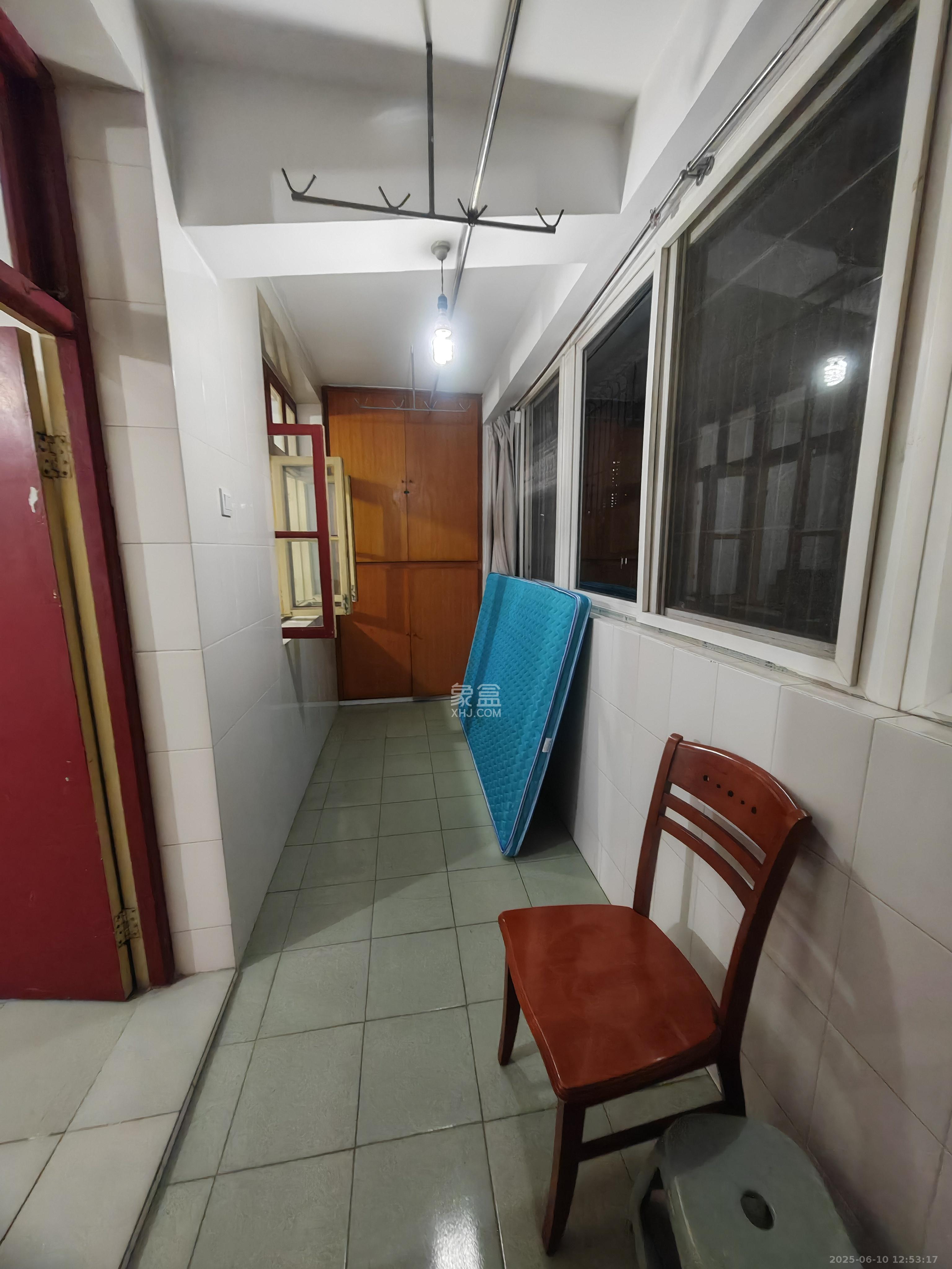 红旗综合安置楼 2室1厅1卫 1800.0元/月 红旗综合安置楼 2室1厅1卫 1800.0元/月室内图