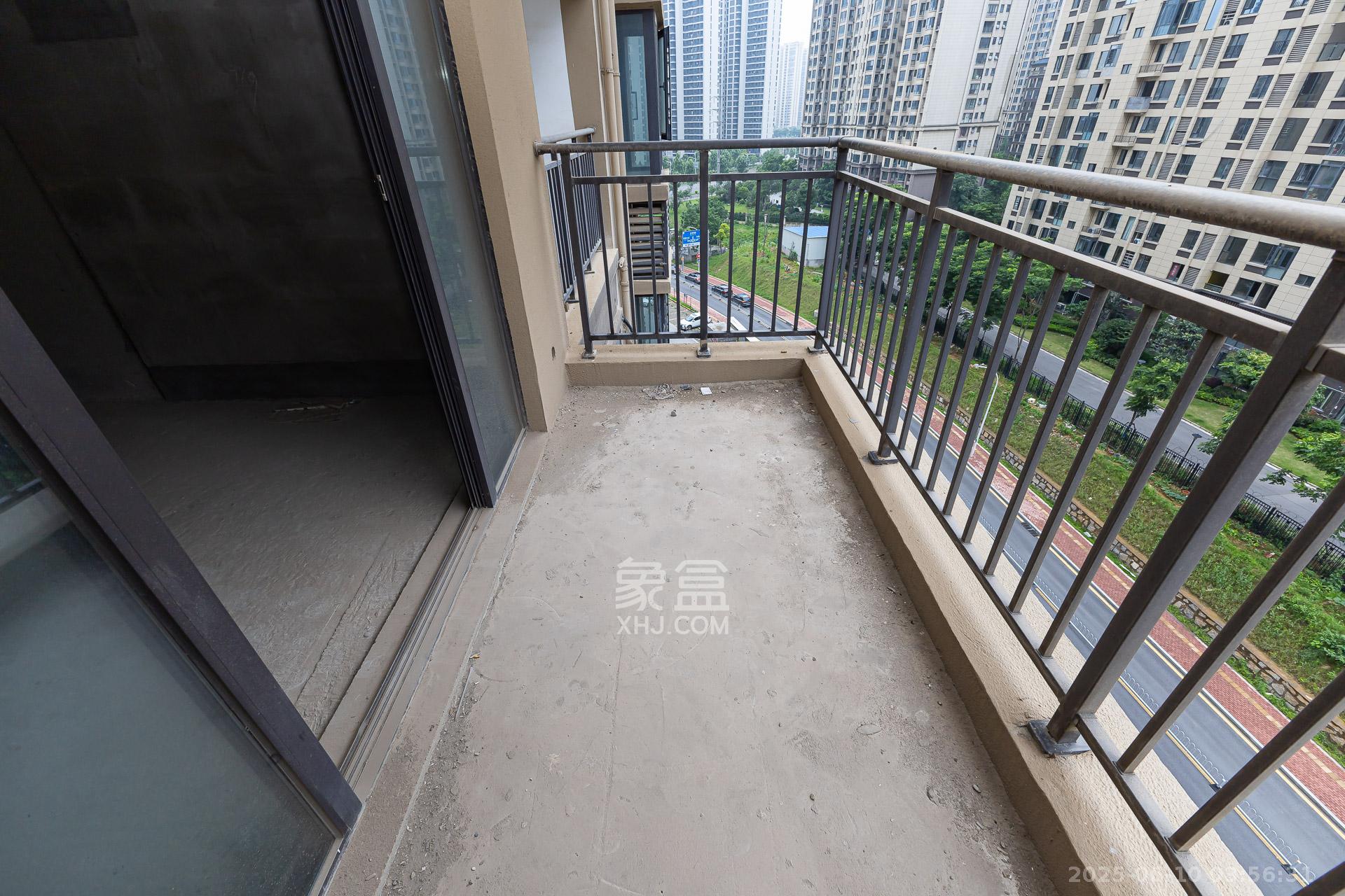 勤诚达境界城  3室2厅2卫    82.8万阳台