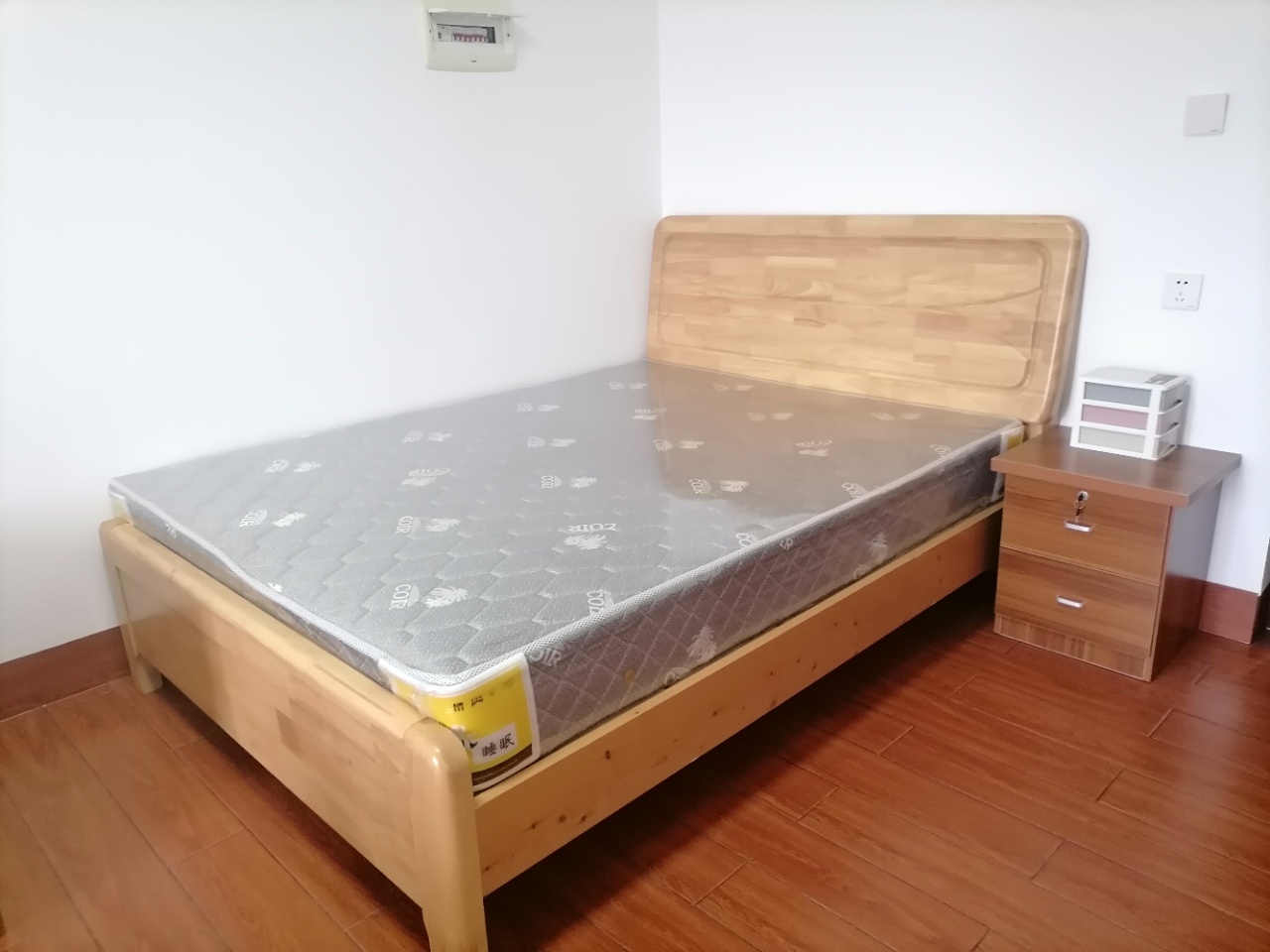 香江豪庭  1室1厅1卫   1500.00元/月室内图