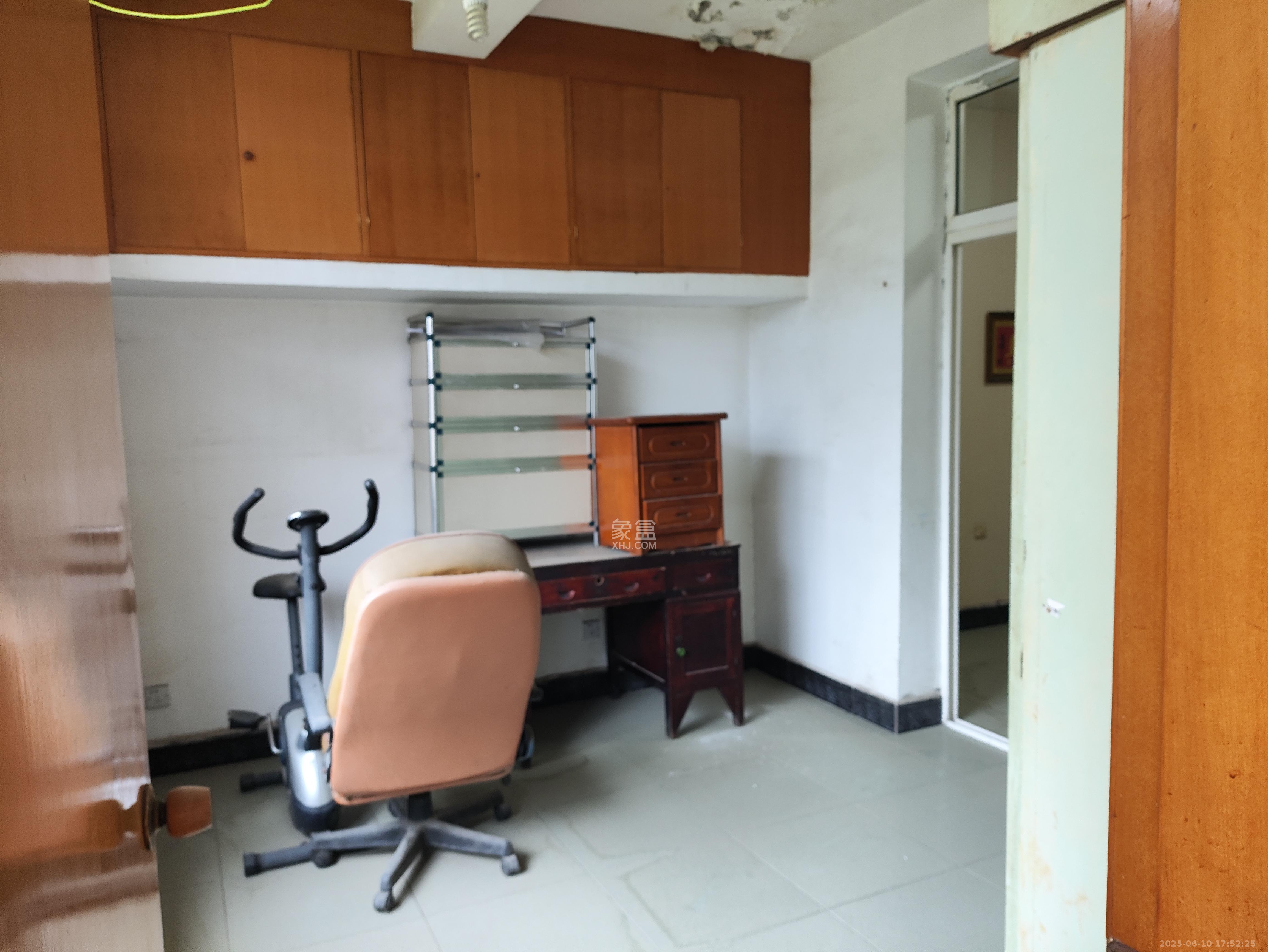 袁家岭省煤炭厅宿舍(芙蓉区省煤炭局小区) 3室1厅1卫 1300.0元/月 袁家岭省煤炭厅宿舍(芙蓉区省煤炭局小区) 3室1厅1卫 1300.0元/月室内图