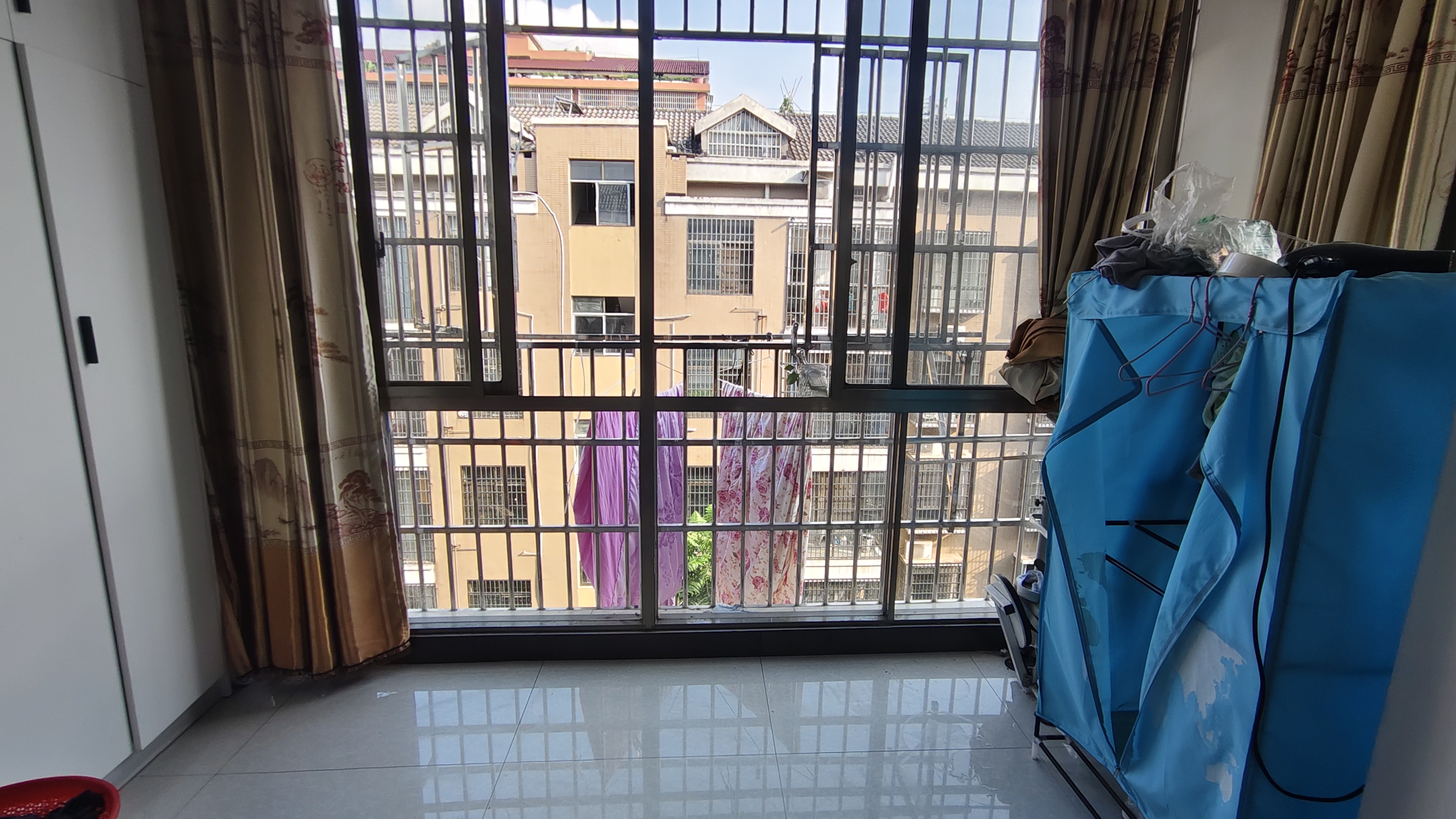 幸福里 3室2厅2卫 48.8万 幸福里 3室2厅2卫 48.8万客厅