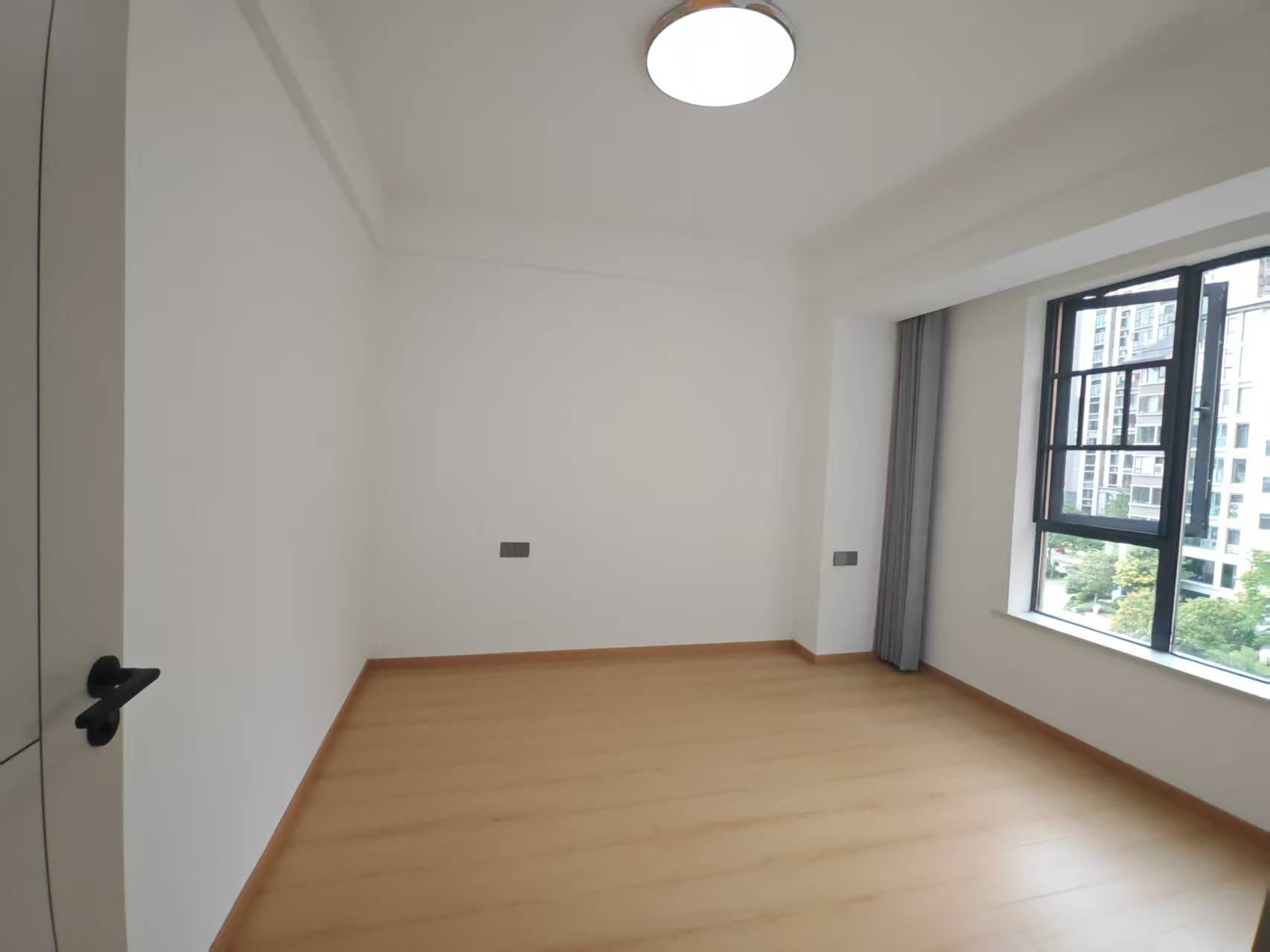 天门中央广场 4室2厅2卫 3300.0元/月 天门中央广场 4室2厅2卫 3300.0元/月室内图