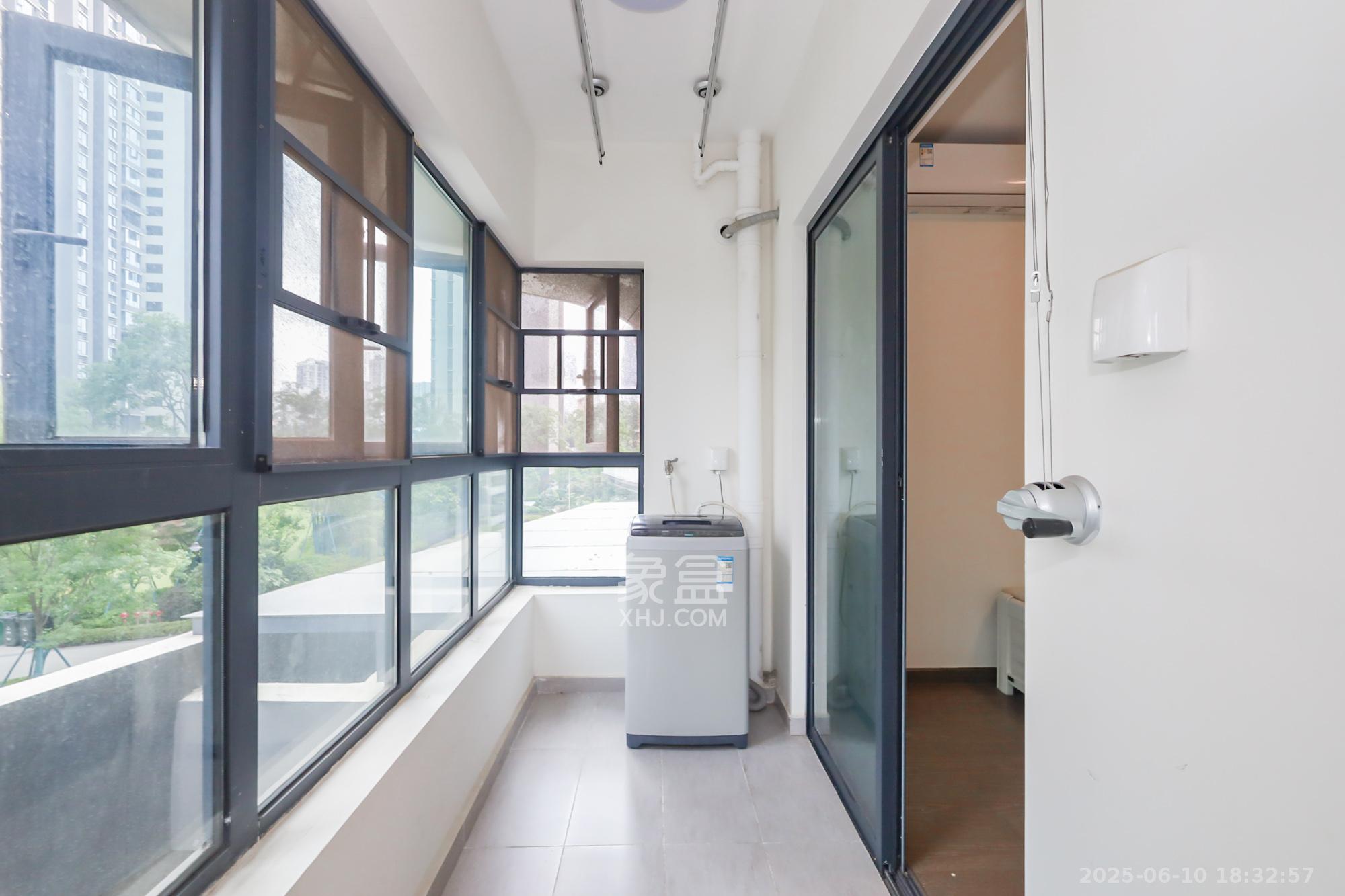 滨江府1913  4室2厅2卫    175.0万 滨江府1913  4室2厅2卫    175.0万阳台