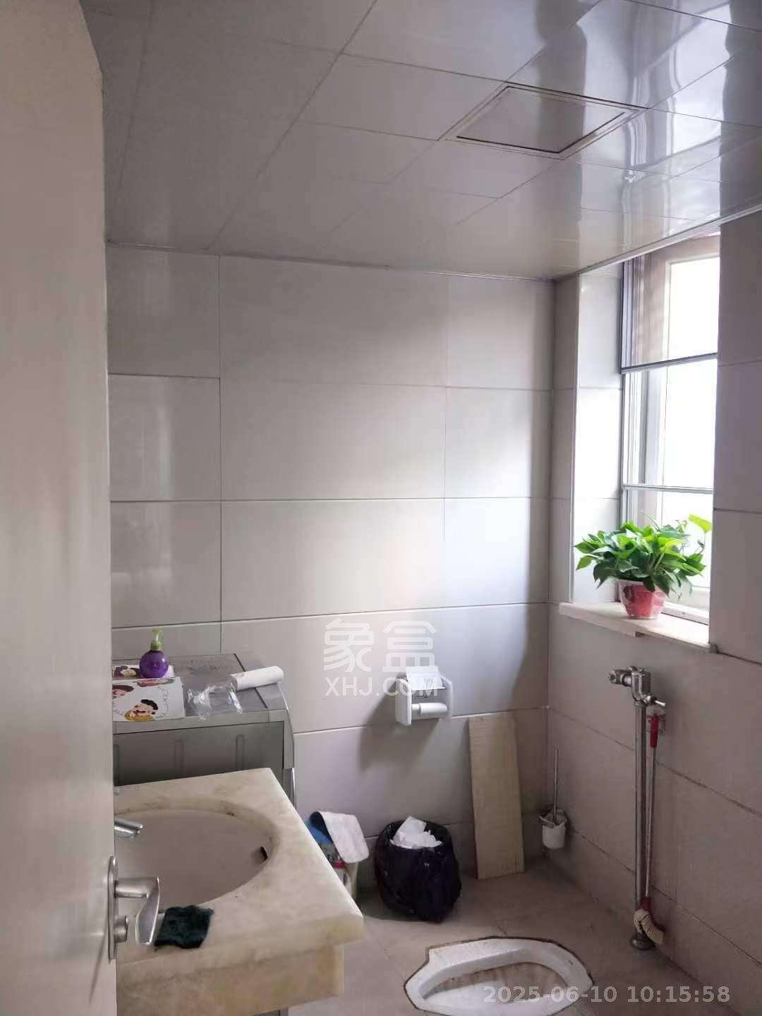 鸿铭中心  5室2厅2卫   5500.00元/月室内图
