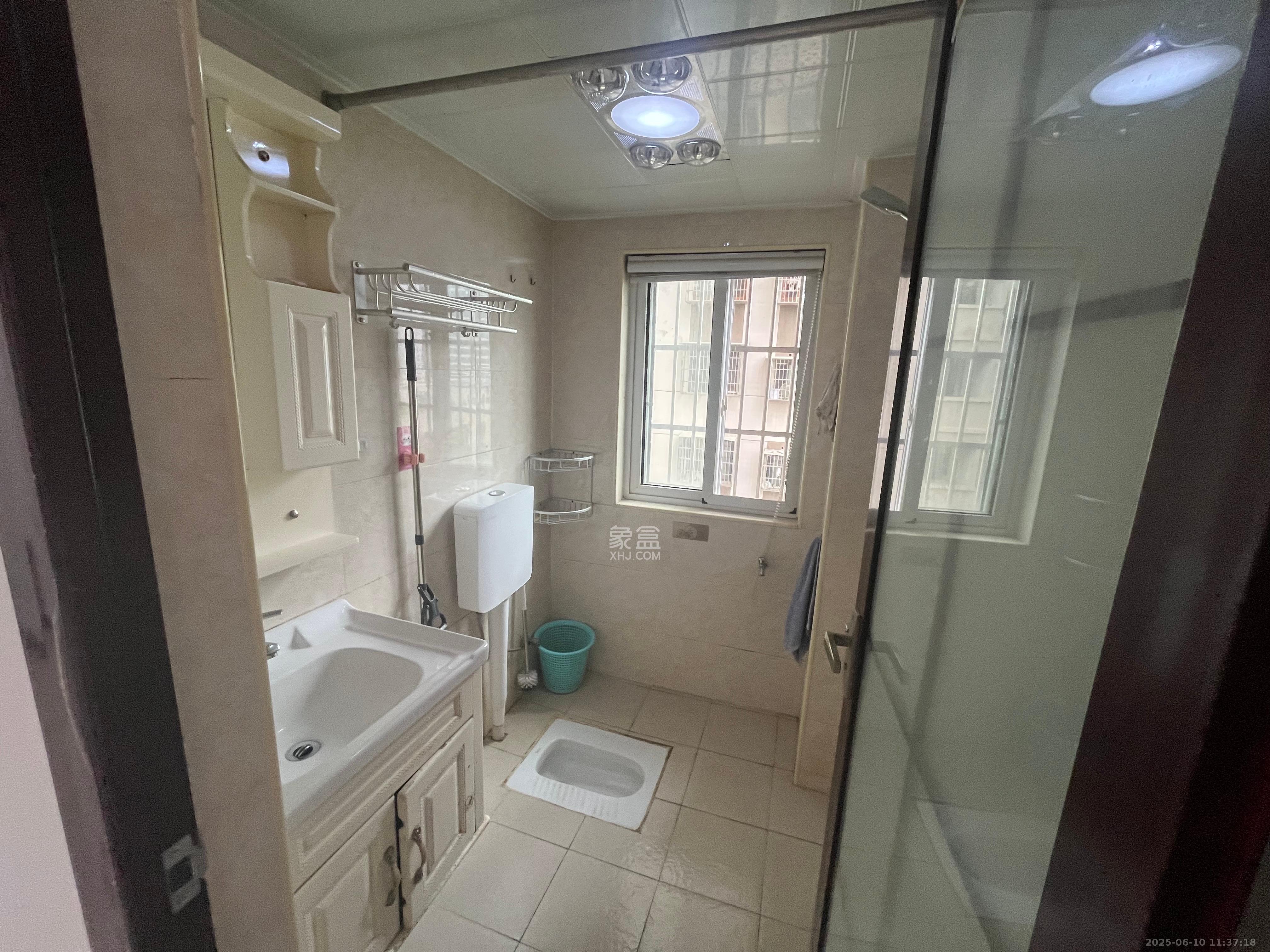 嘉顺苑 1室2厅1卫 2200.0元/月 嘉顺苑 1室2厅1卫 2200.0元/月室内图