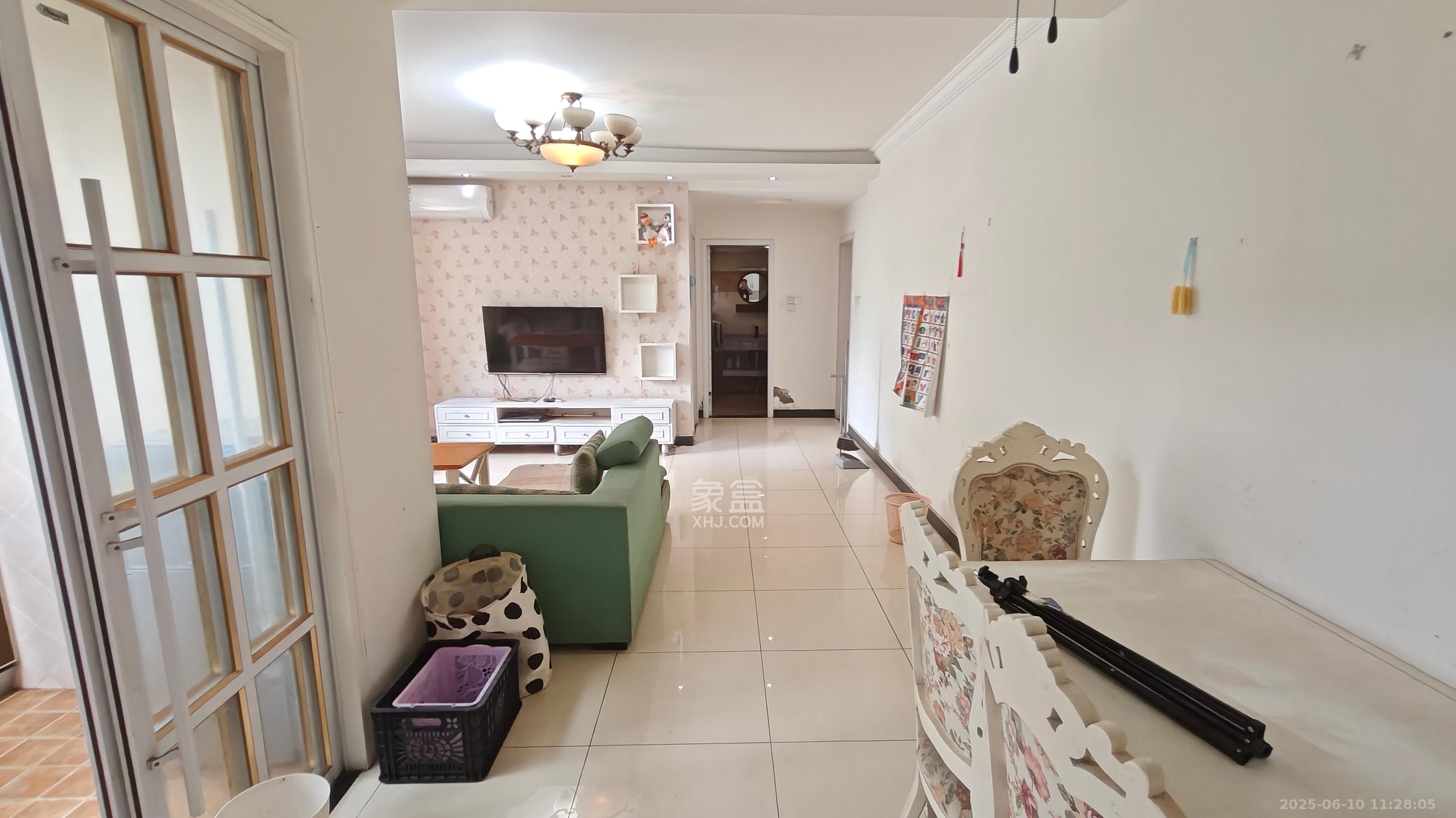 童话里 2室2厅2卫 1800.0元/月 童话里 2室2厅2卫 1800.0元/月室内图