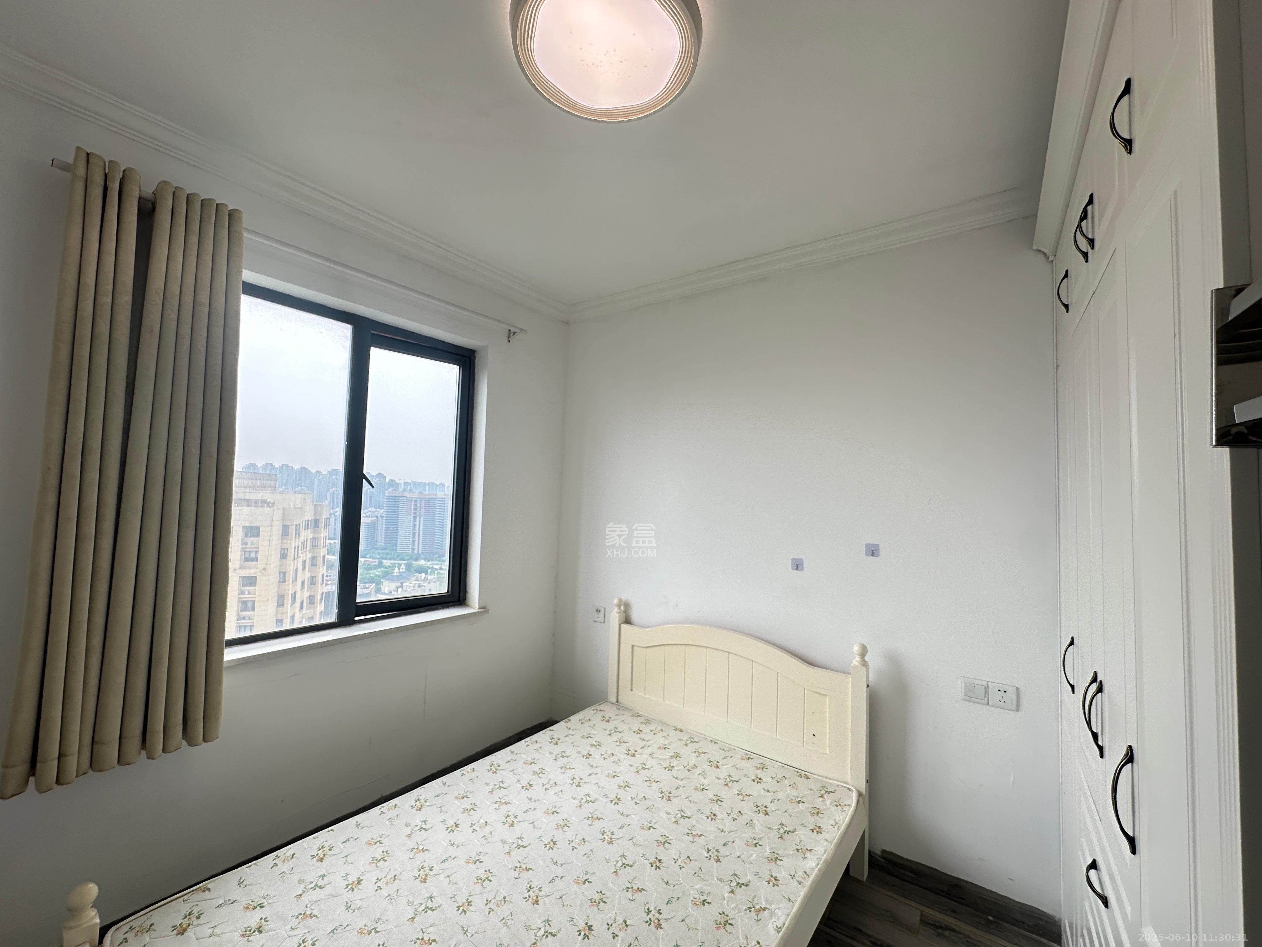 半山壹号 3室2厅2卫 3400.0元/月 半山壹号 3室2厅2卫 3400.0元/月室内图