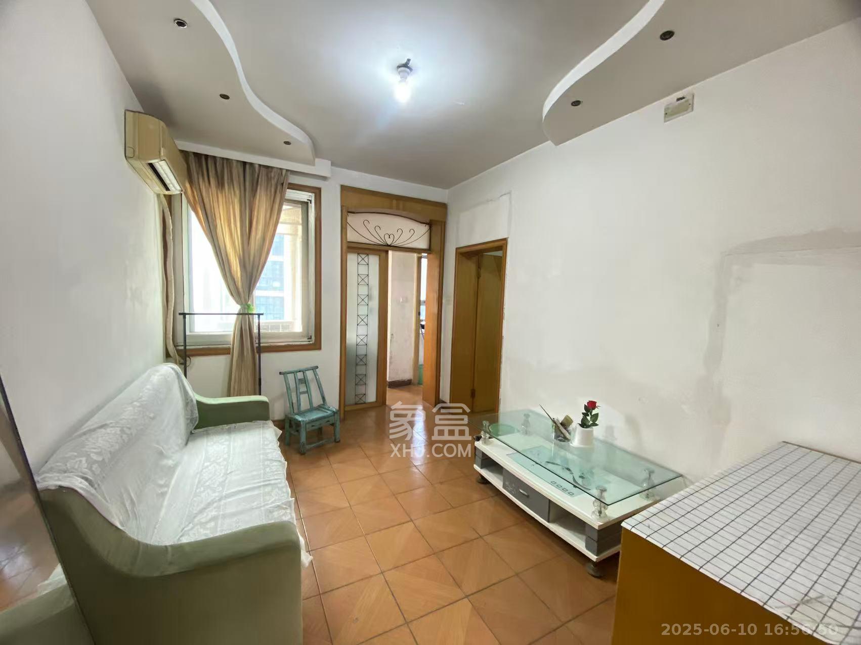 十一中学单位宿舍  2室1厅1卫    1400.0元/月 十一中学单位宿舍  2室1厅1卫    1400.0元/月室内图1