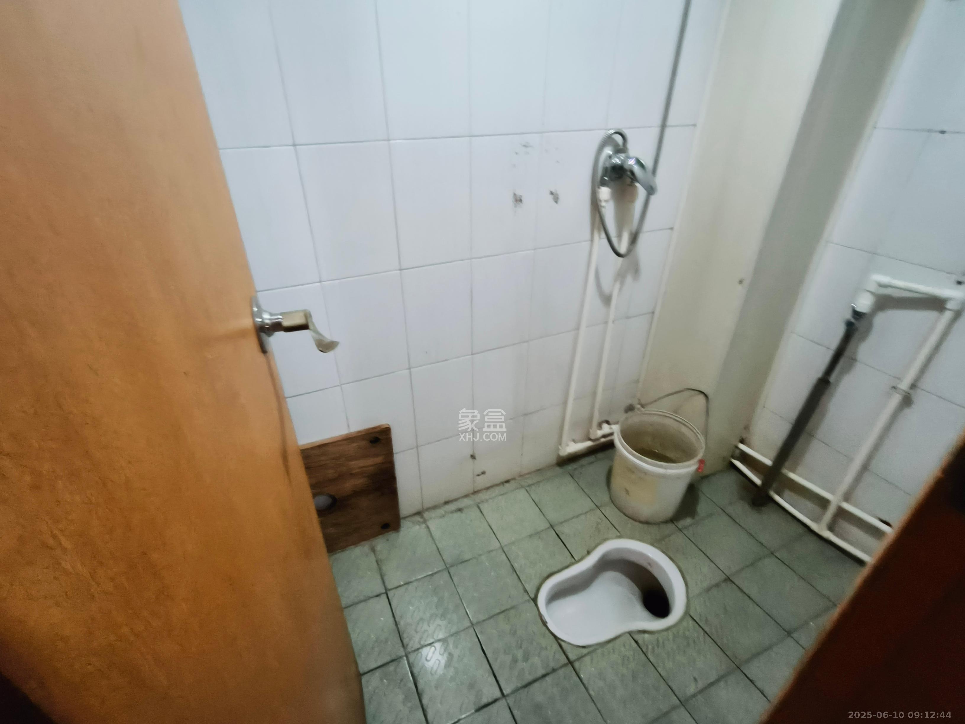 武警宿舍 4室2厅2卫 2700.0元/月 武警宿舍 4室2厅2卫 2700.0元/月室内图