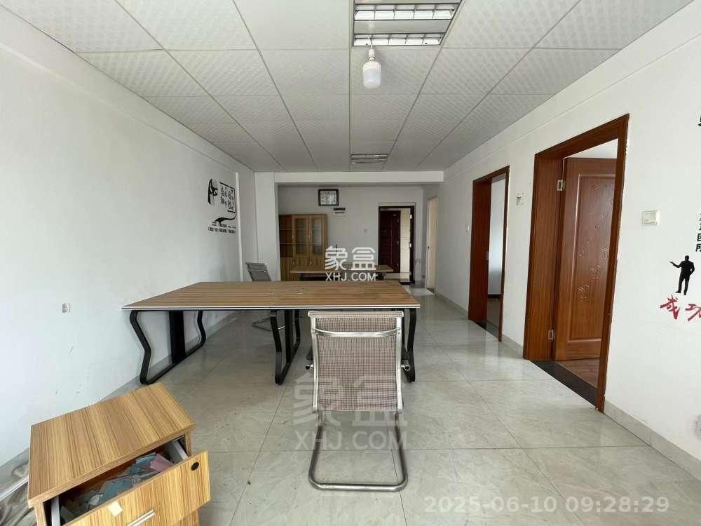 庐山恋 2室2厅1卫 1600.0元/月 庐山恋 2室2厅1卫 1600.0元/月室内图