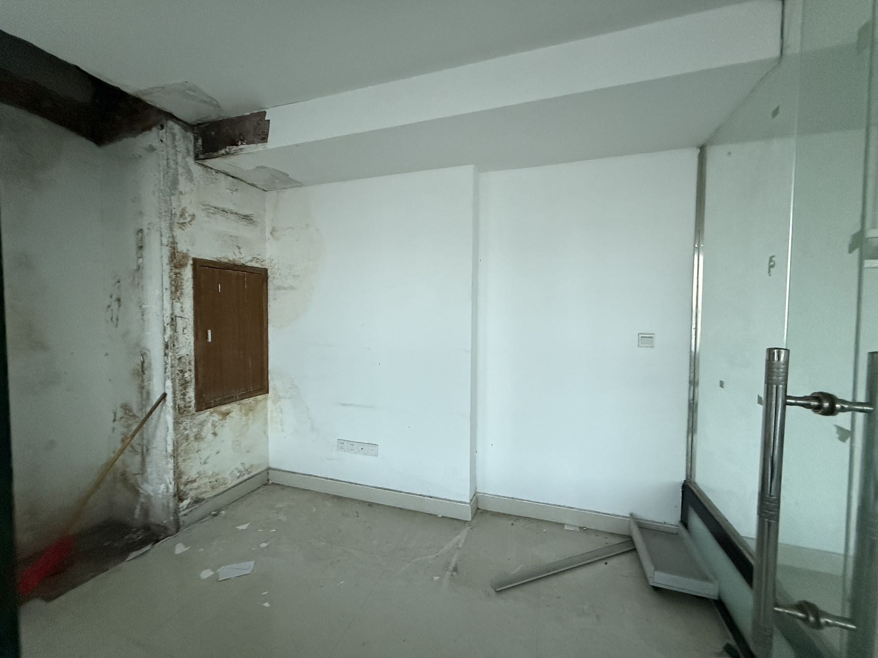 海外大厦 6室1厅2卫 5800.0元/月 海外大厦 6室1厅2卫 5800.0元/月室内图