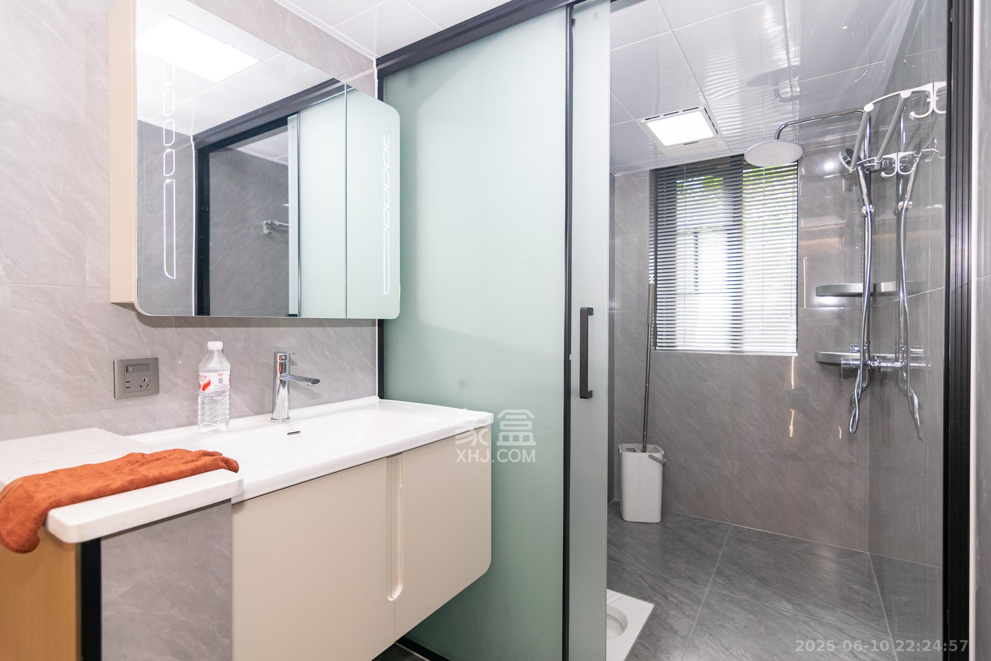 润和紫郡一期 3室2厅2卫 79.8万 润和紫郡一期 3室2厅2卫 79.8万卫生间