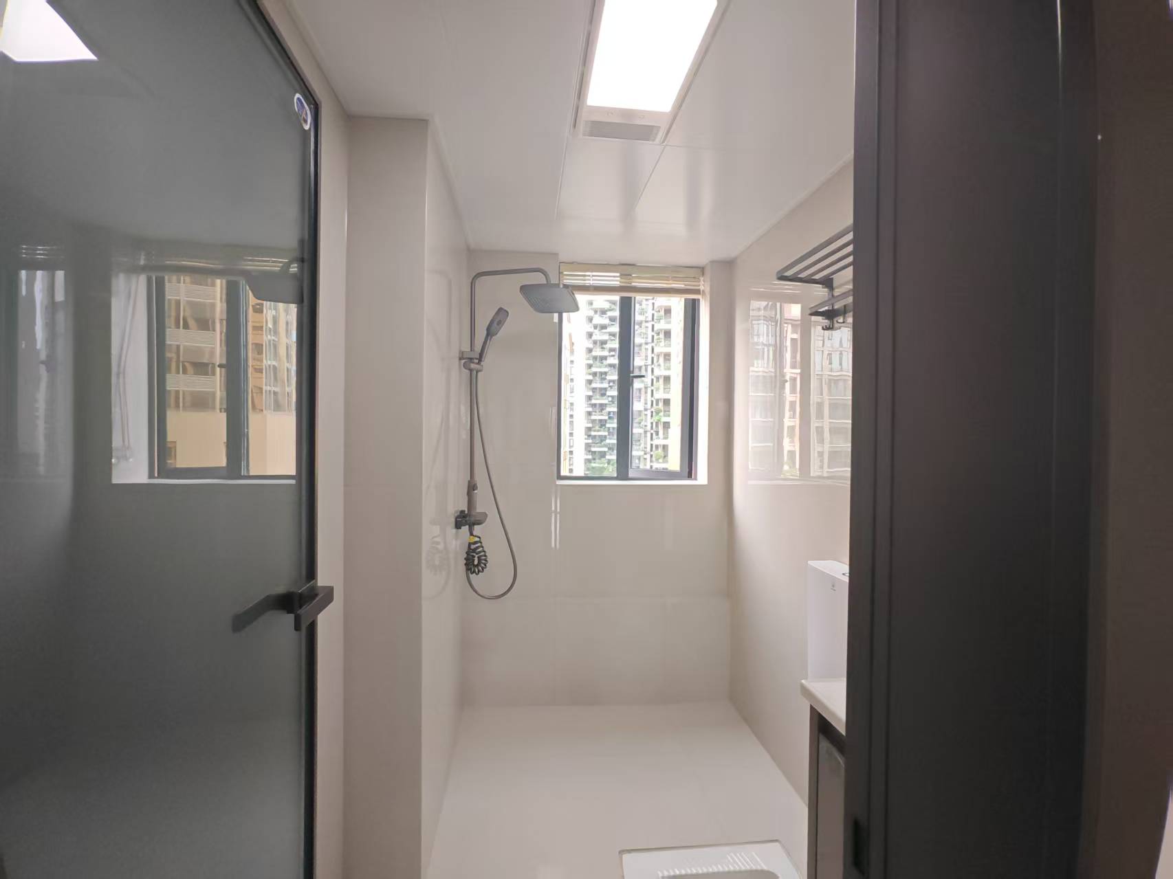 天门中央广场 4室2厅2卫 3300.0元/月 天门中央广场 4室2厅2卫 3300.0元/月室内图