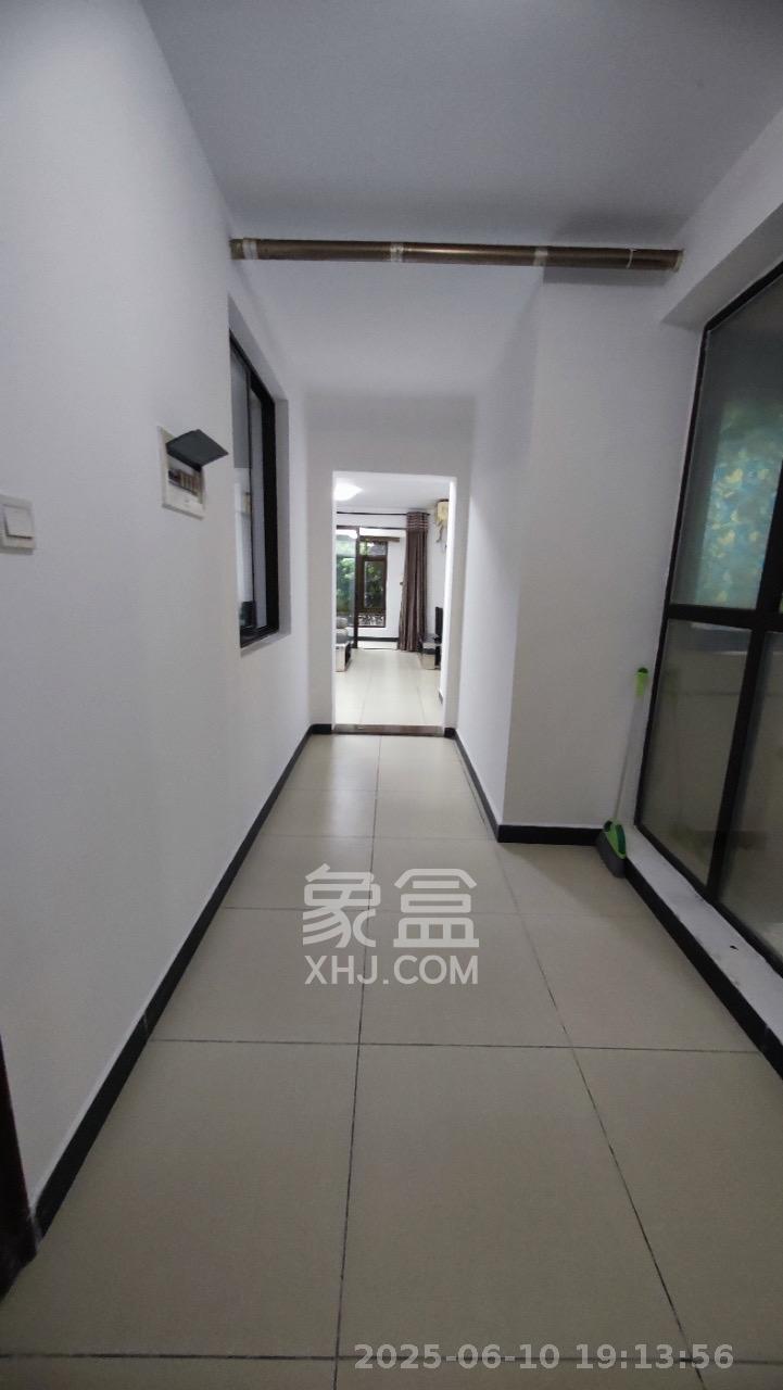 铂宫  1室1厅1卫    3500.0元/月