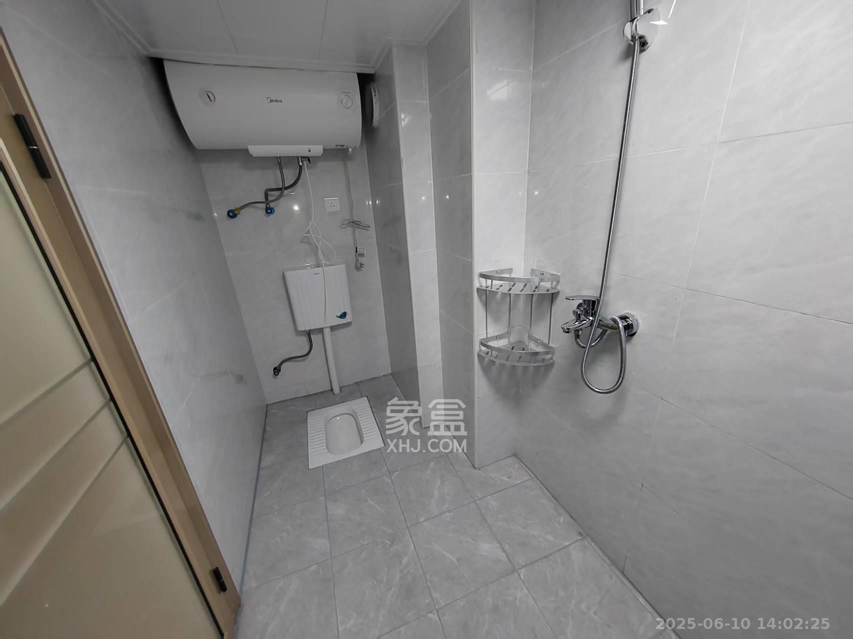 卓越江岸  2室1厅1卫    2500.0元/月室内图