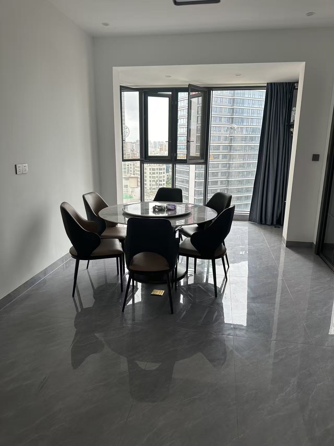 富力首府 4室2厅3卫 9500.0元/月 富力首府 4室2厅3卫 9500.0元/月室内图