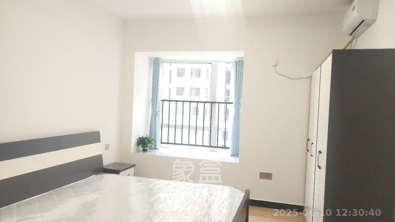 鑫天格林香山  3室2厅2卫   1800.00元/月室内图