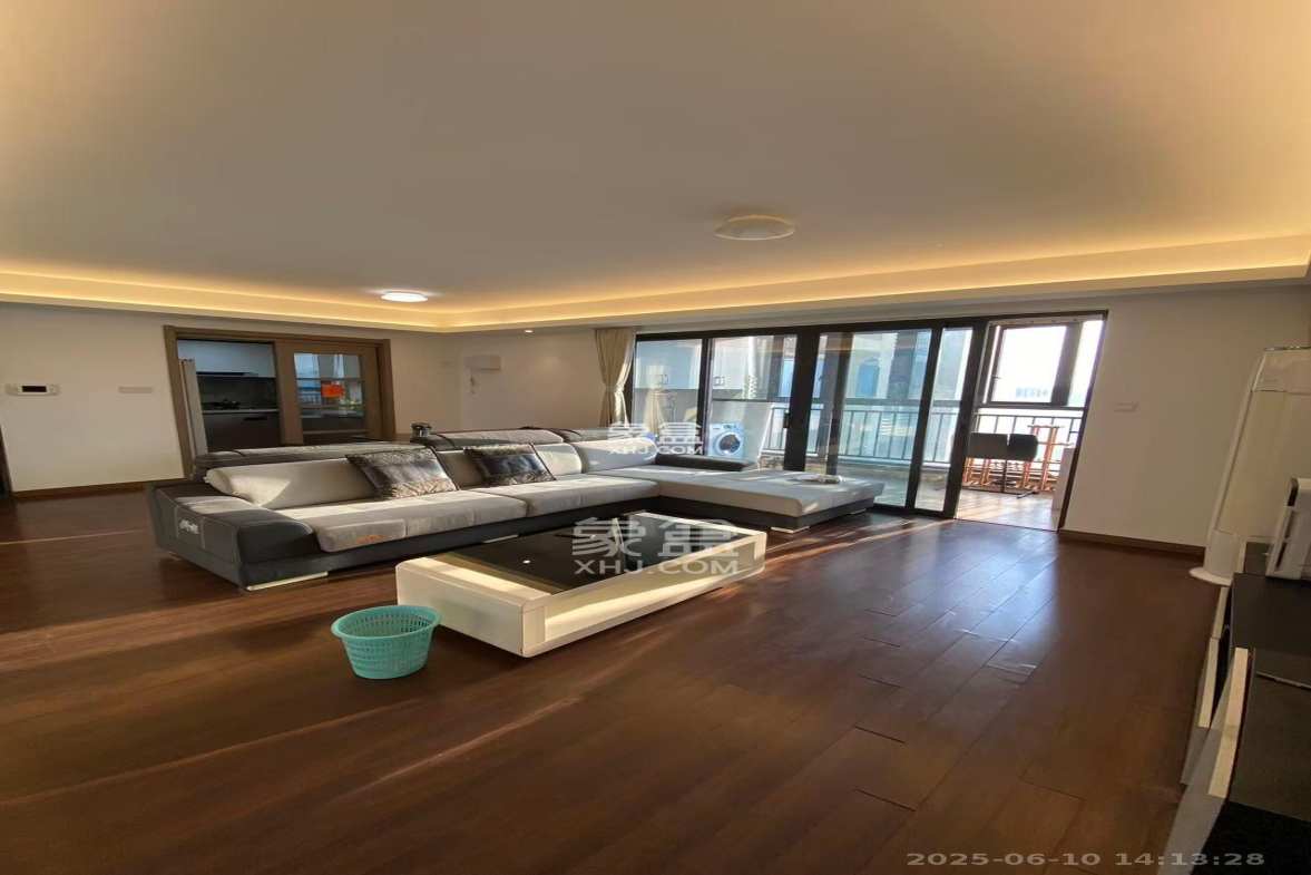 万科金域蓝湾 4室2厅2卫 3800.0元/月 万科金域蓝湾 4室2厅2卫 3800.0元/月室内图