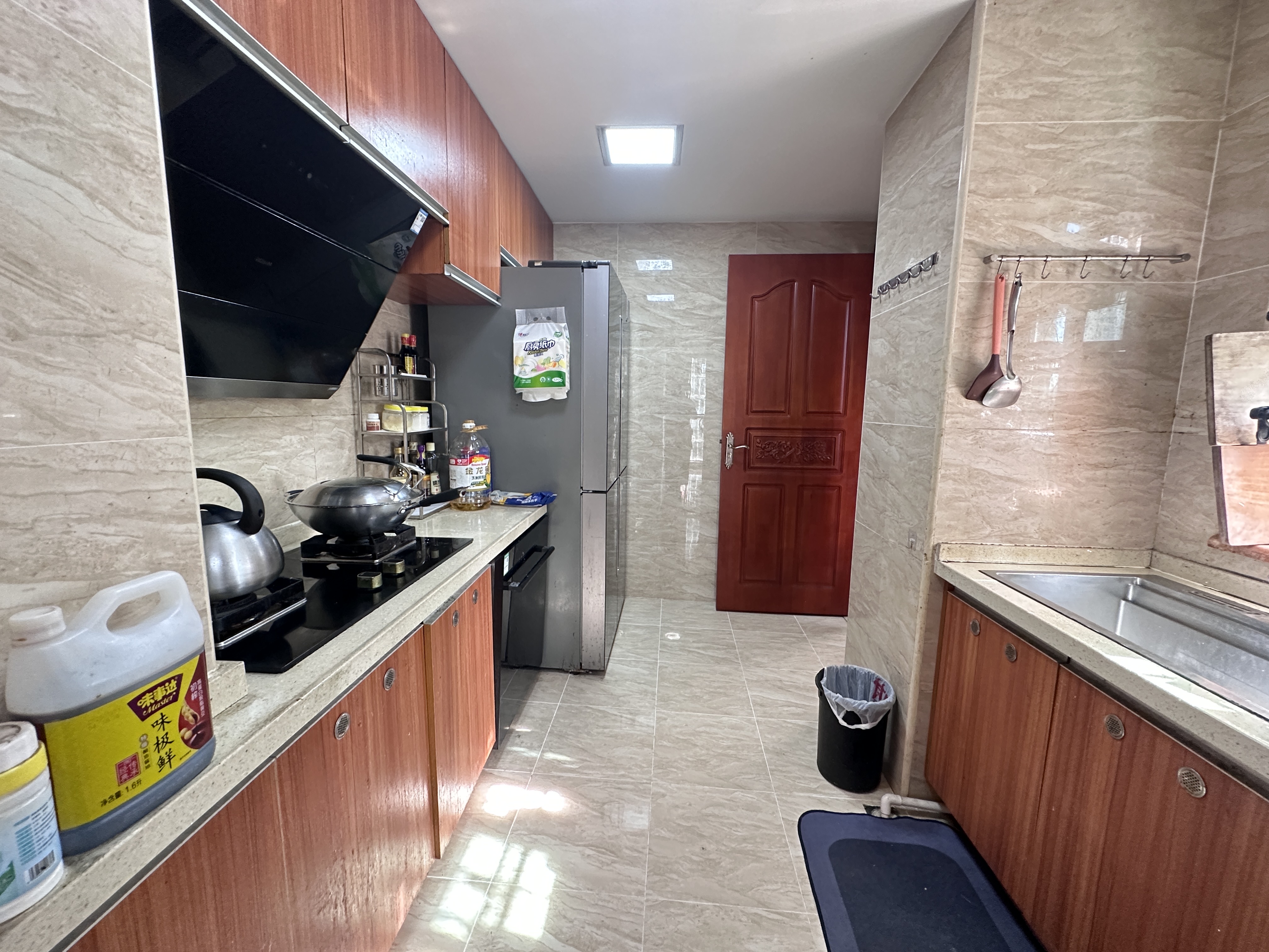 国兴城(B区) 5室2厅2卫 275.0万 国兴城(B区) 5室2厅2卫 275.0万客厅