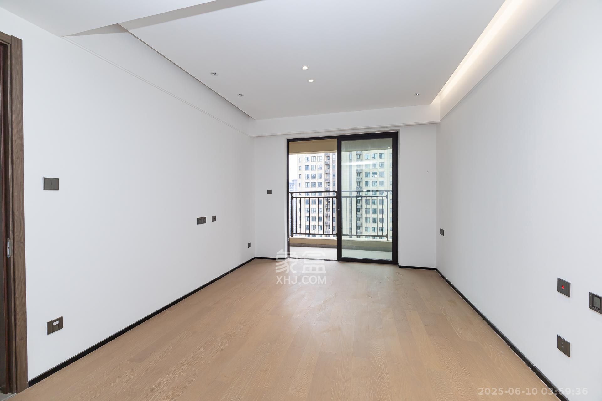 万科滨河道  4室2厅2卫    173.0万卧室