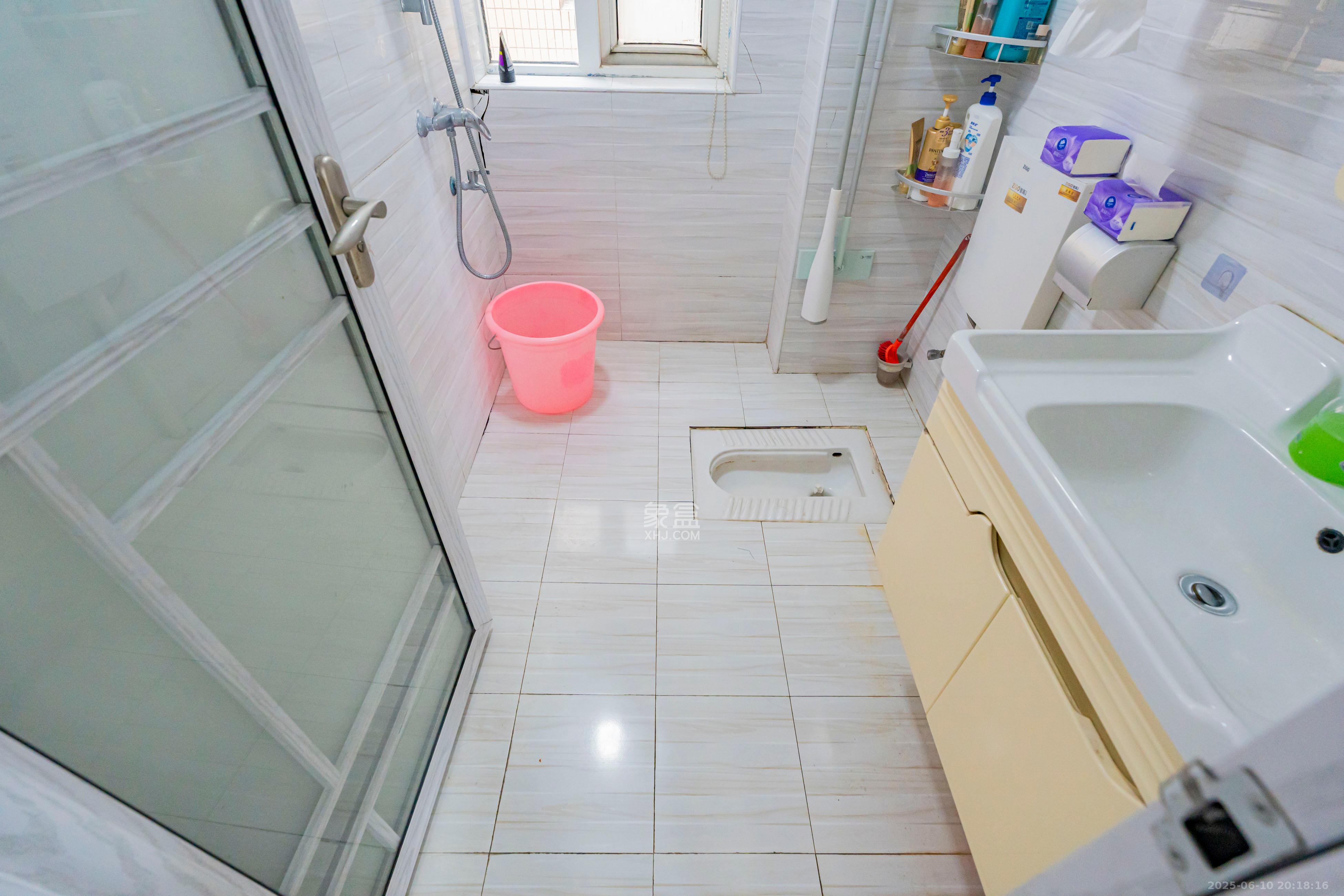 凯乐国际城 4室2厅2卫 170.0万 凯乐国际城 4室2厅2卫 170.0万卫生间