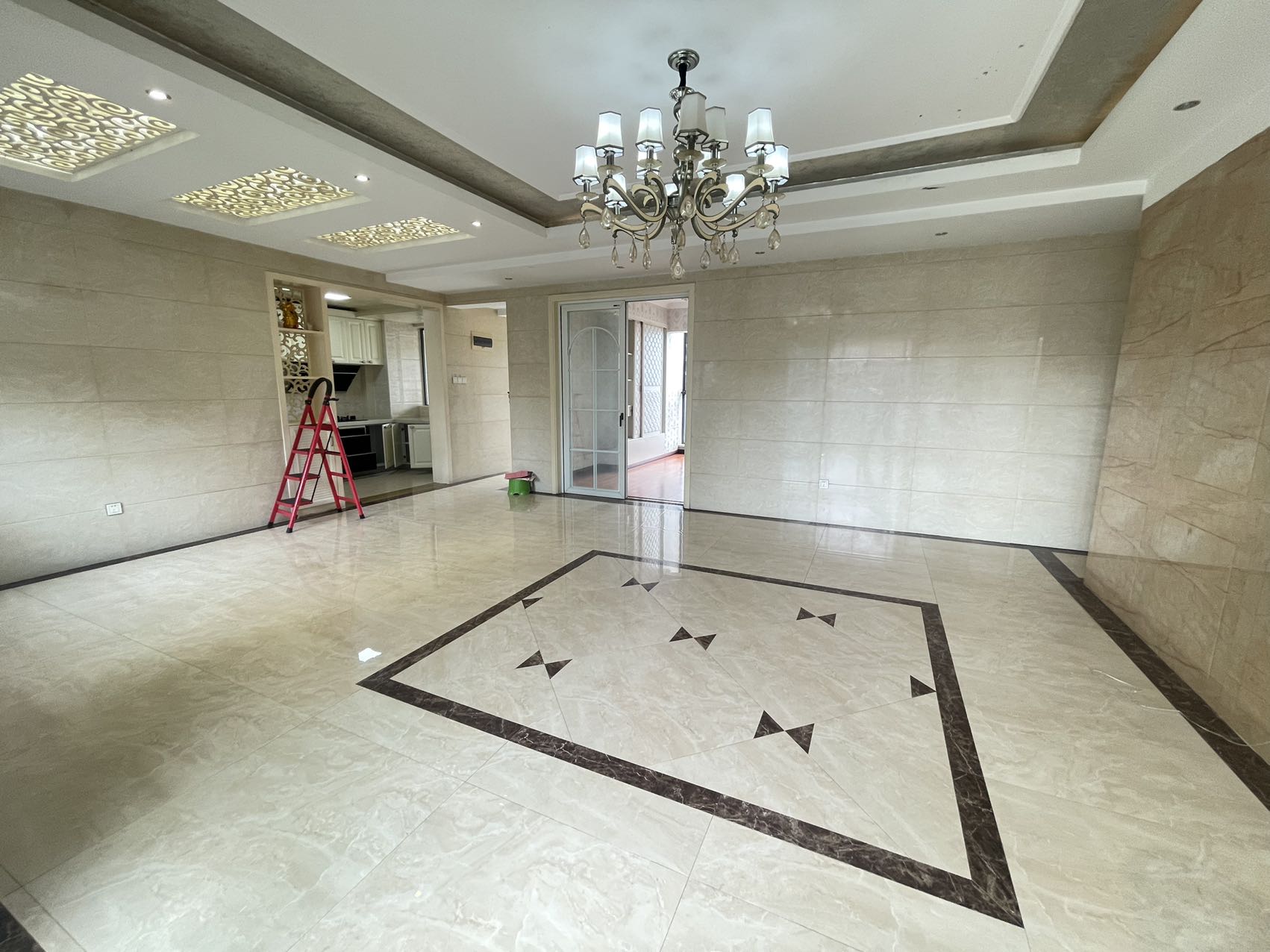 美的城一期 4室2厅2卫 70.0万 美的城一期 4室2厅2卫 70.0万室内图