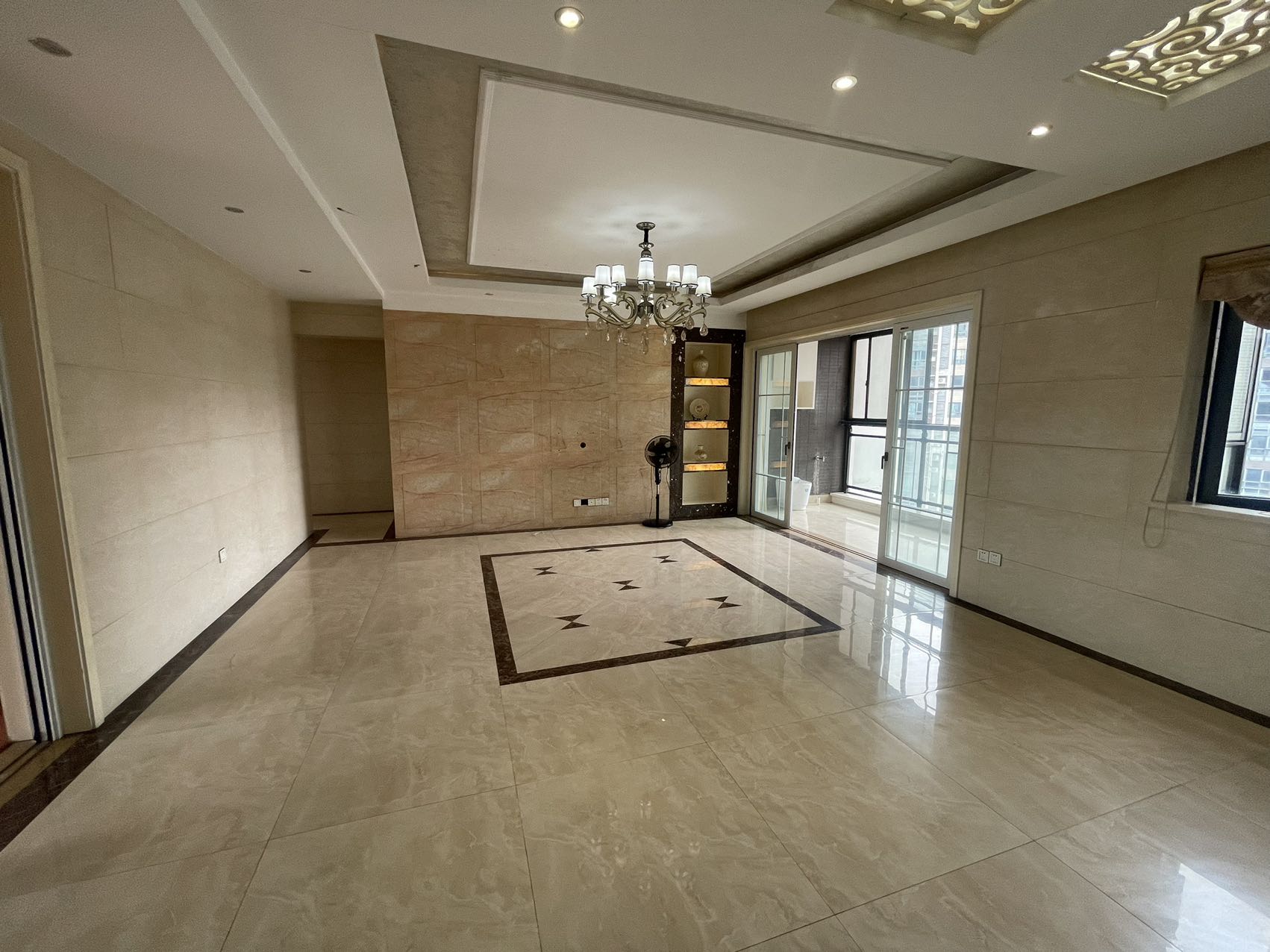 美的城一期 4室2厅2卫 70.0万 美的城一期 4室2厅2卫 70.0万室内图