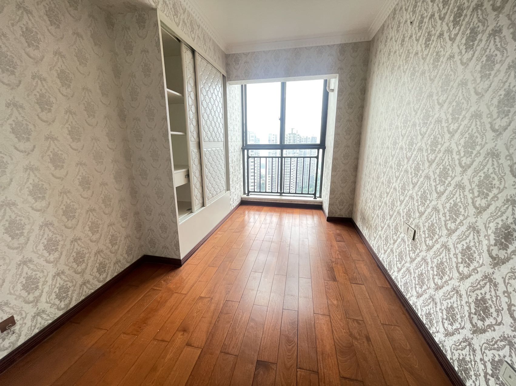 美的城一期 4室2厅2卫 70.0万 美的城一期 4室2厅2卫 70.0万室内图