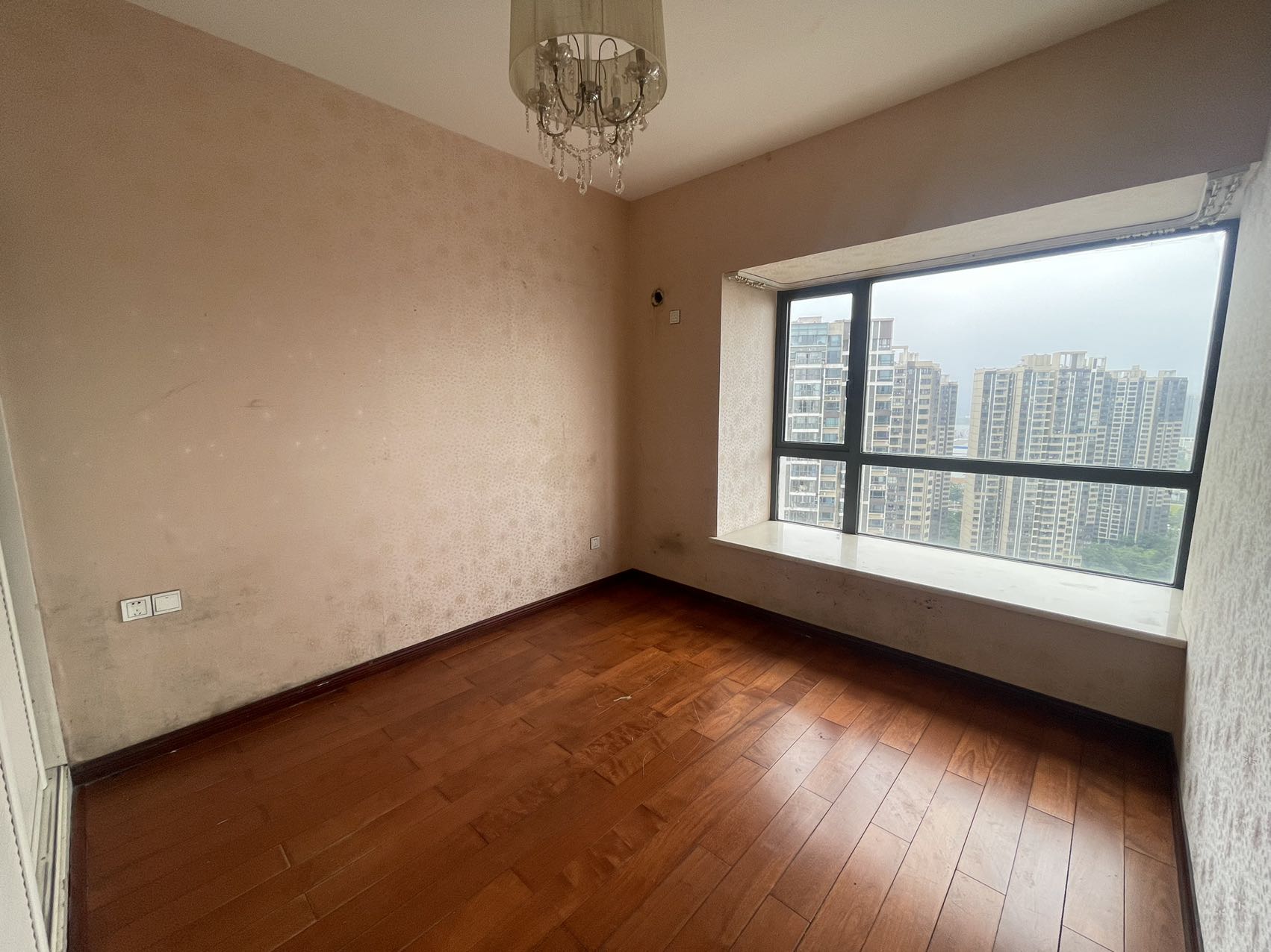 美的城一期 4室2厅2卫 70.0万 美的城一期 4室2厅2卫 70.0万室内图