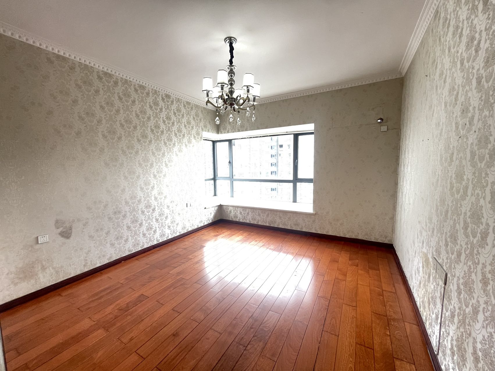 美的城一期 4室2厅2卫 70.0万 美的城一期 4室2厅2卫 70.0万室内图