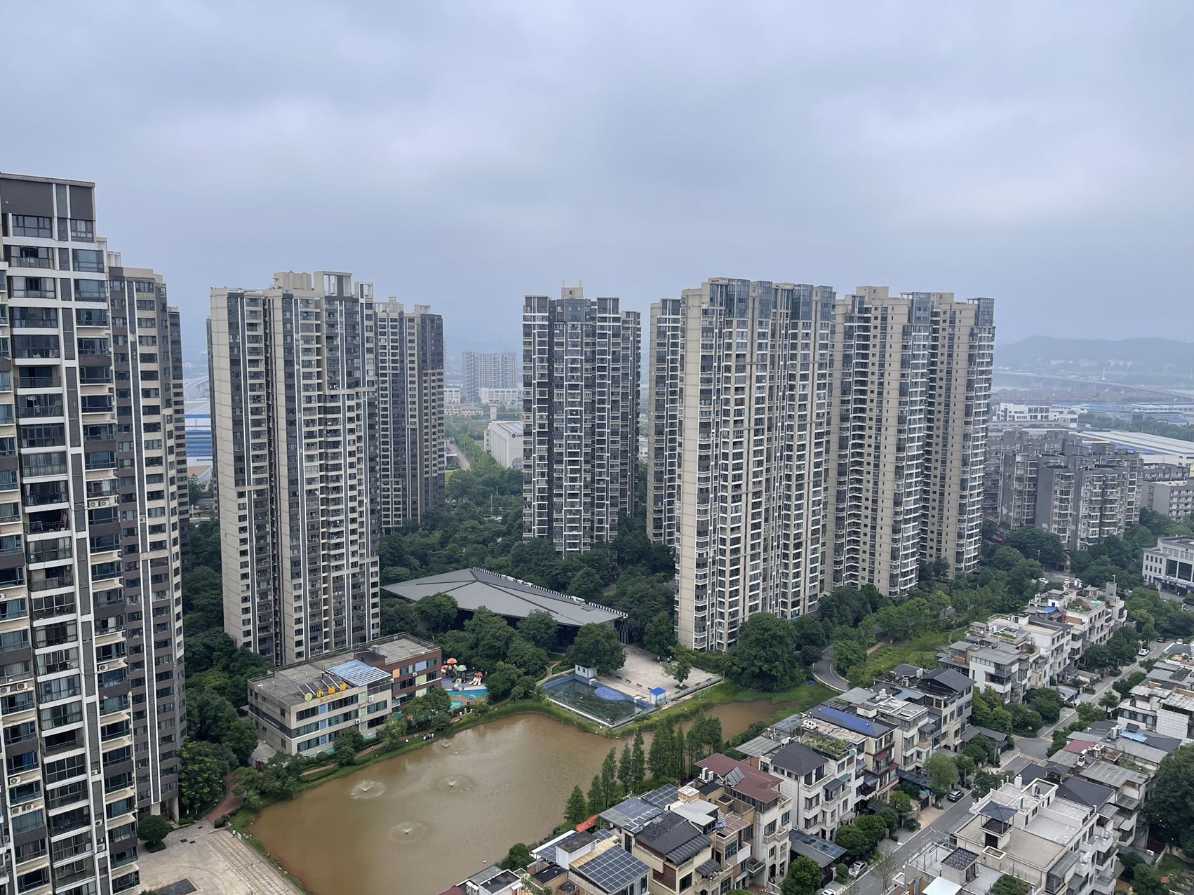 美的城一期 4室2厅2卫 70.0万 美的城一期 4室2厅2卫 70.0万室内图