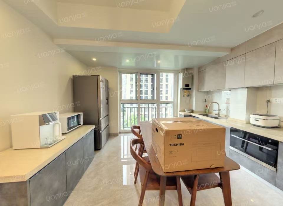 海航豪庭南苑 3室2厅2卫 251.0万 海航豪庭南苑 3室2厅2卫 251.0万客厅