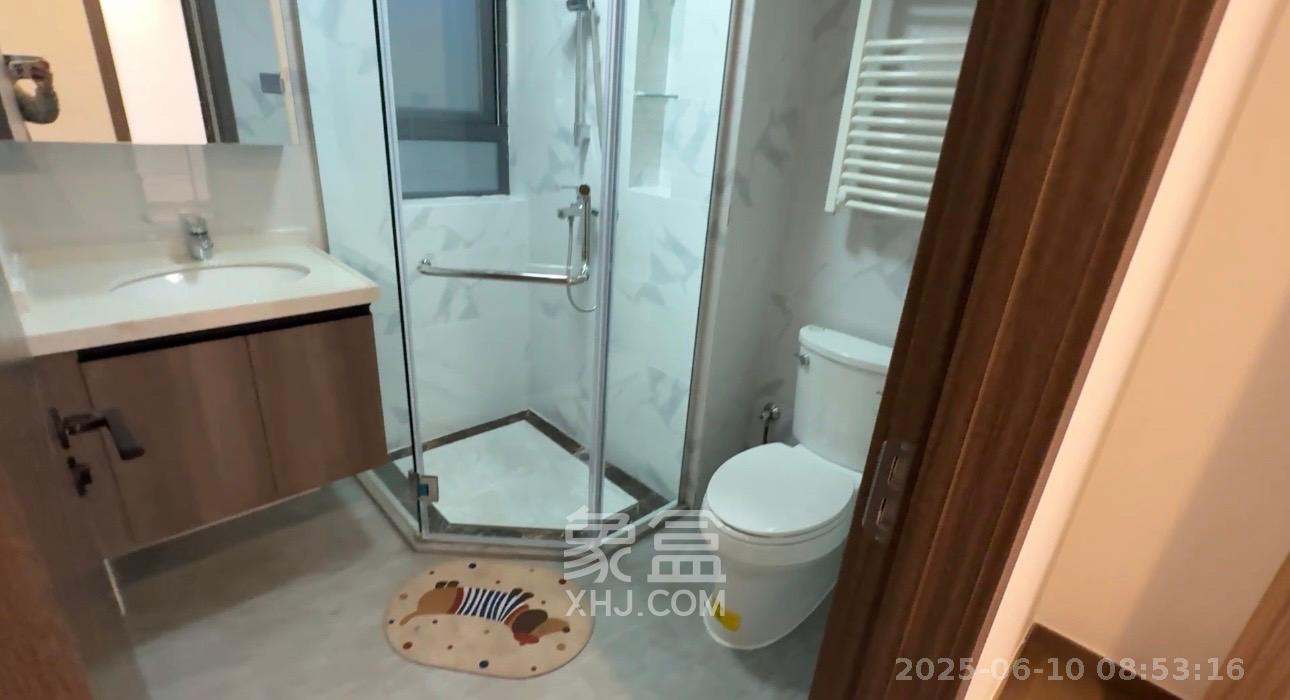 绿地V岛  3室2厅2卫   3800.00元/月室内图