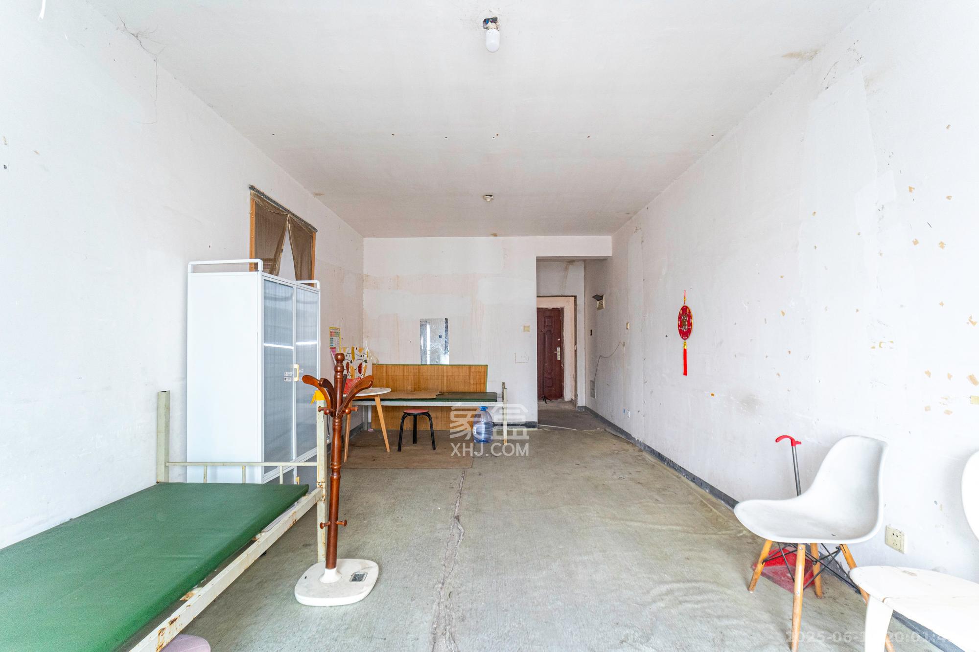 家和院 3室2厅1卫 56.0万 家和院 3室2厅1卫 56.0万客厅