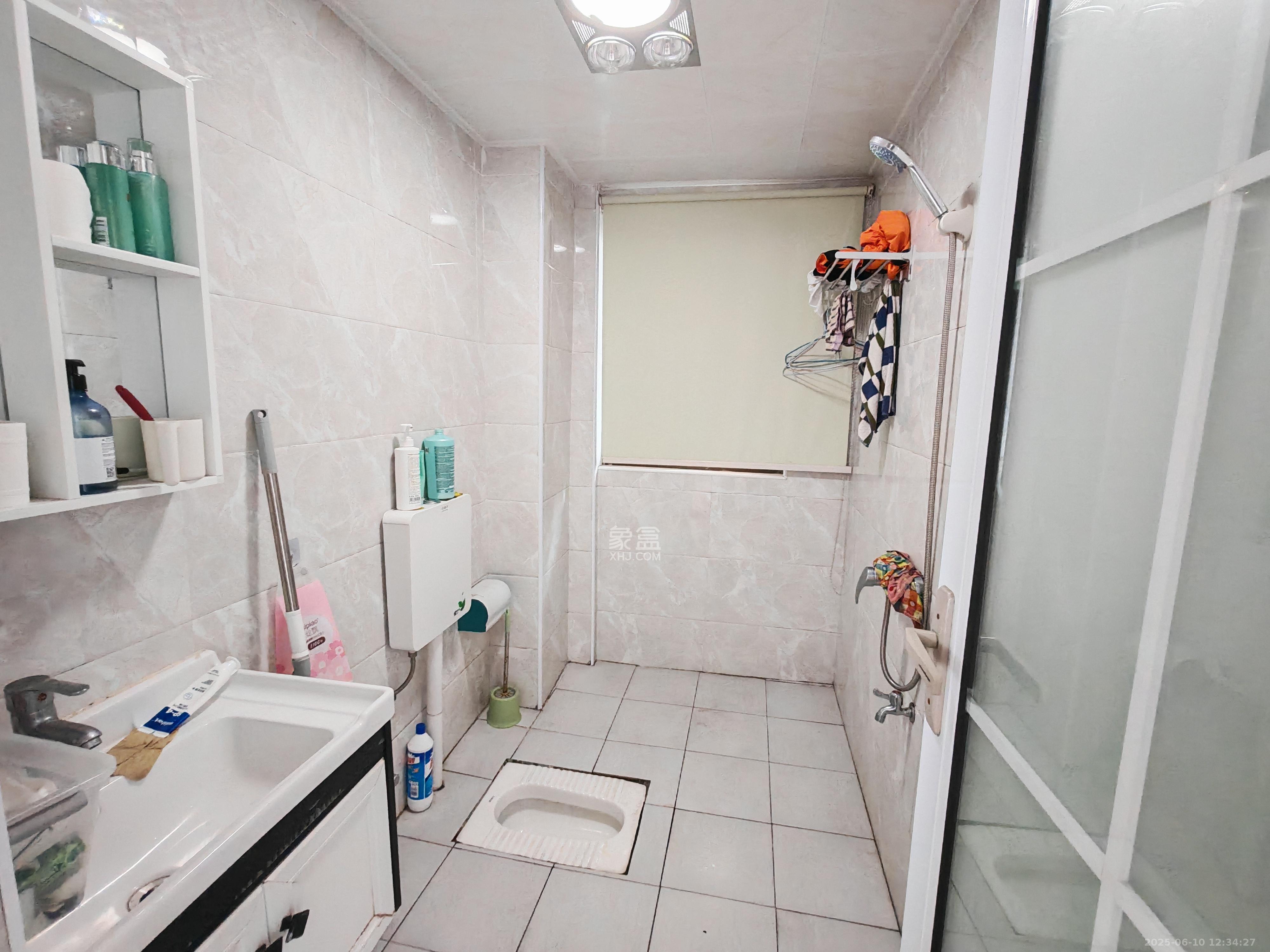 山语城三期 3室2厅2卫 2300.0元/月 山语城三期 3室2厅2卫 2300.0元/月室内图