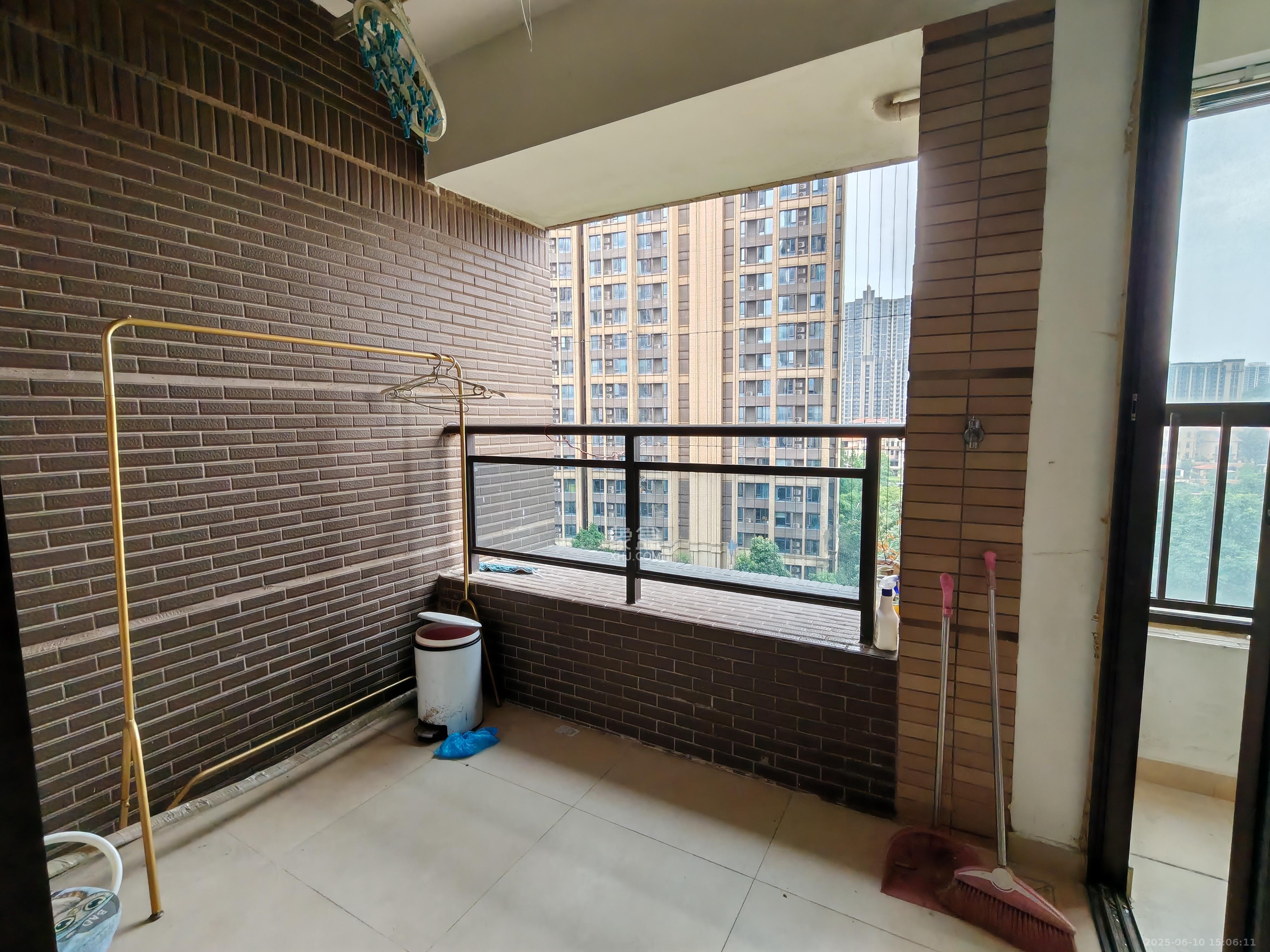 时代倾城一期  2室2厅1卫   1800.00元/月室内图