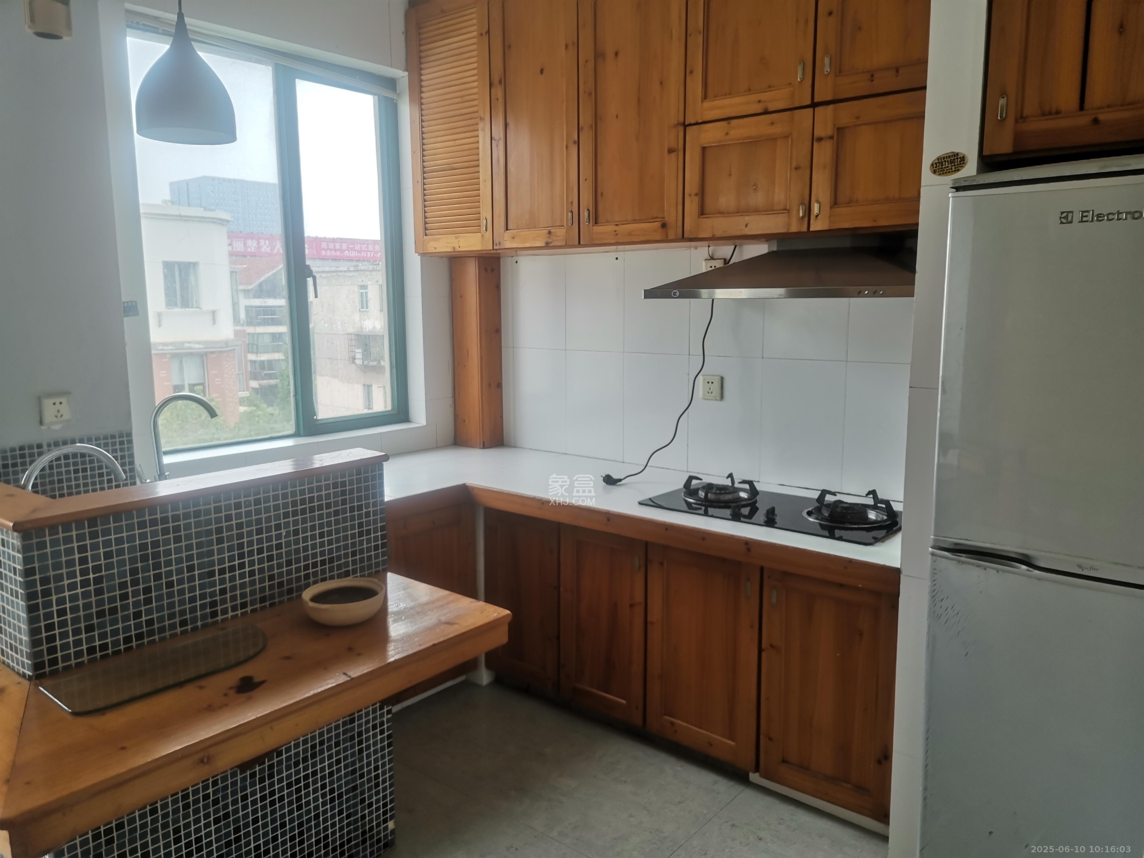 东方新城 5室2厅4卫 3200.0元/月 东方新城 5室2厅4卫 3200.0元/月室内图