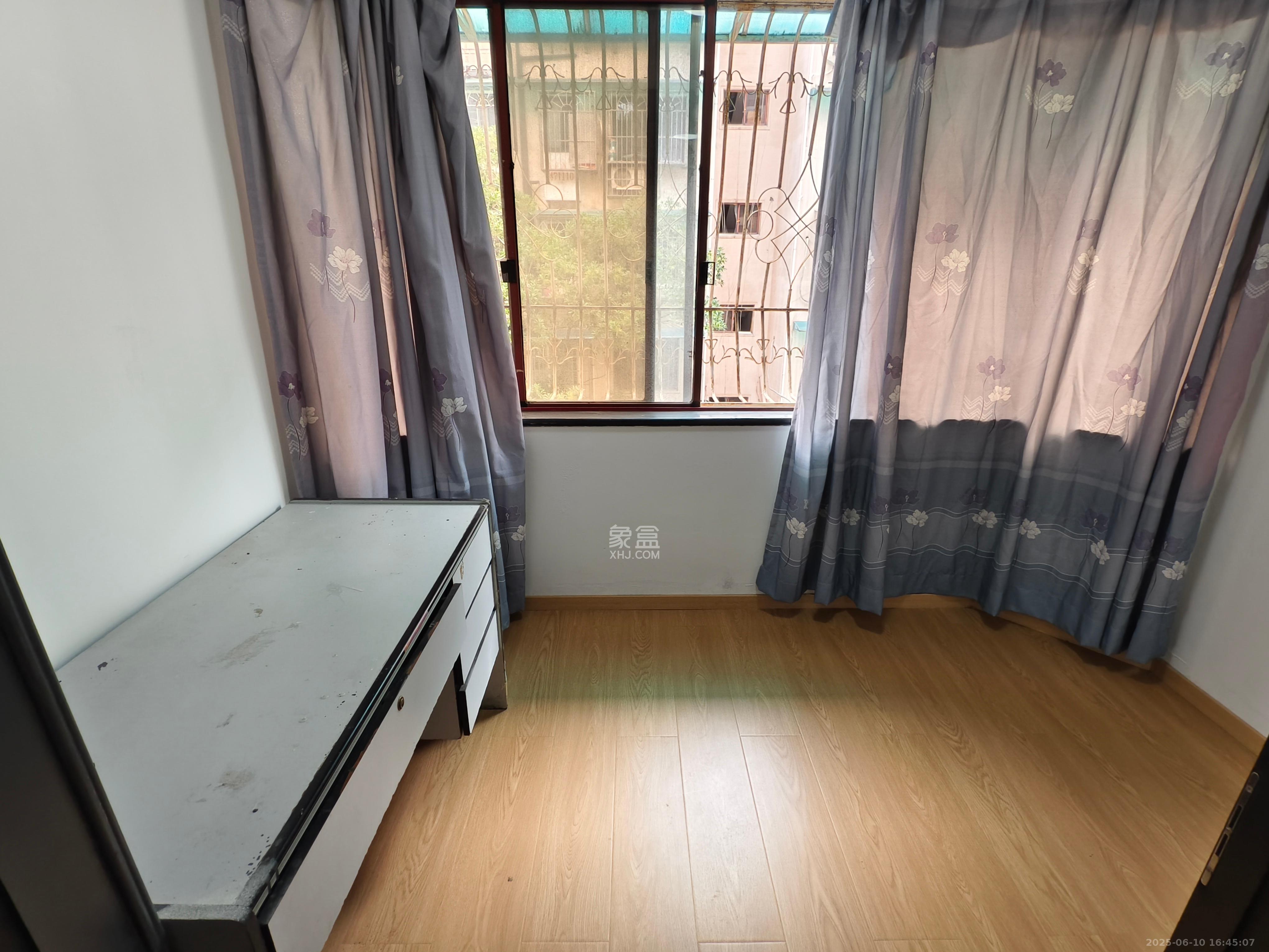 华侨二村 2室1厅1卫 2800.0元/月 华侨二村 2室1厅1卫 2800.0元/月室内图