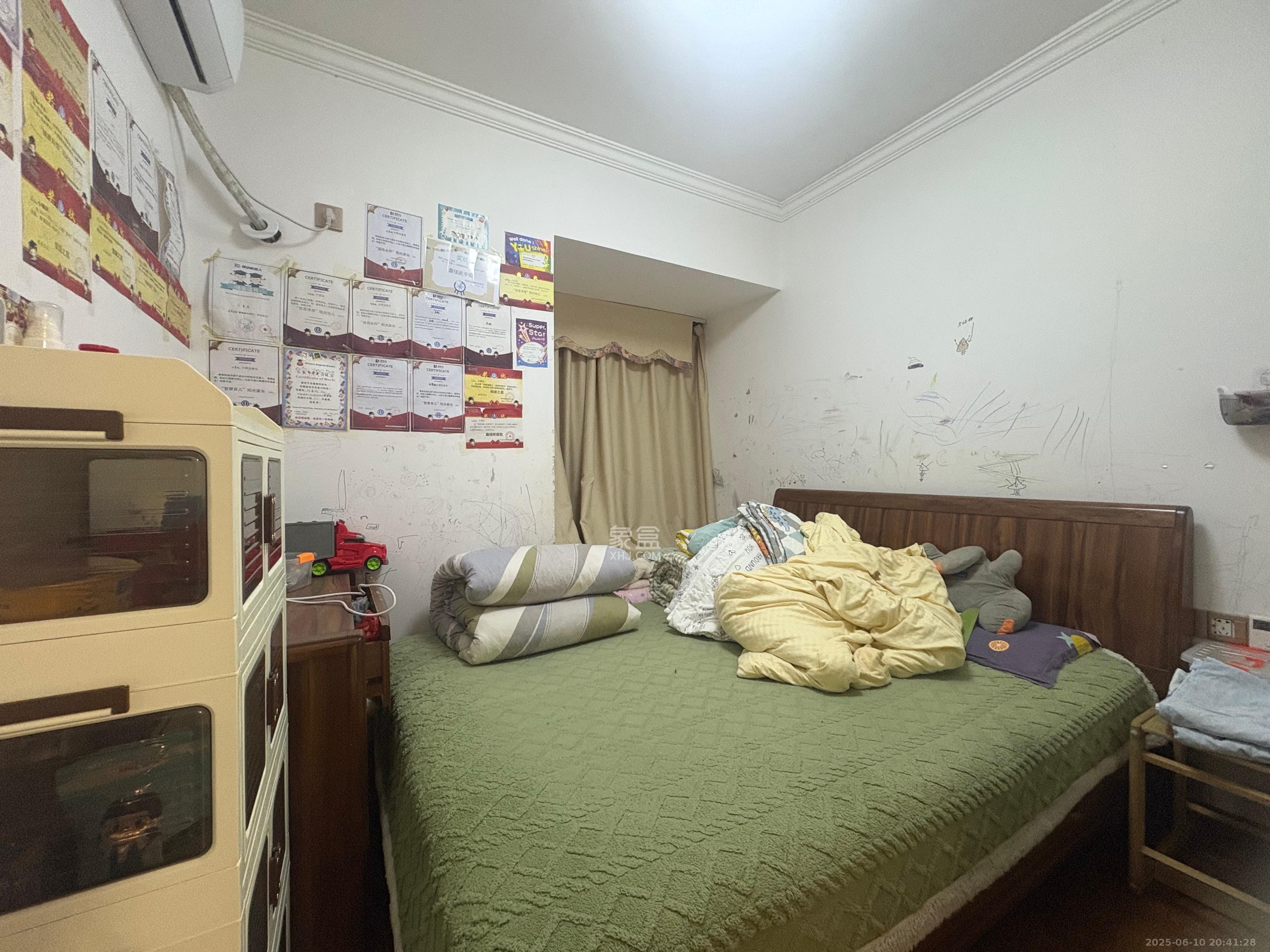 深业睿城  4室2厅2卫   2300.00元/月室内图